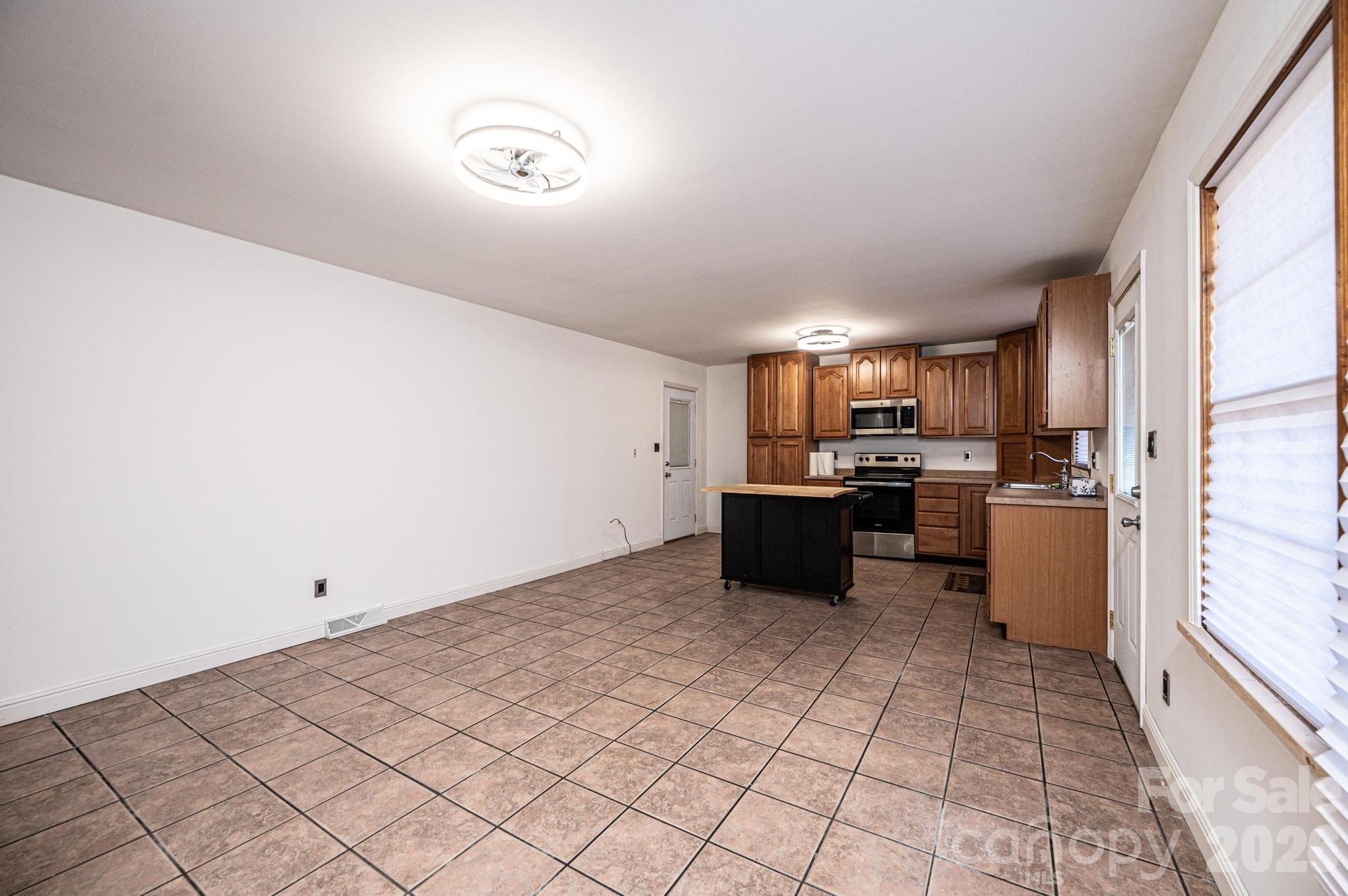 620 Diamondhead Drive NE — Lenoir