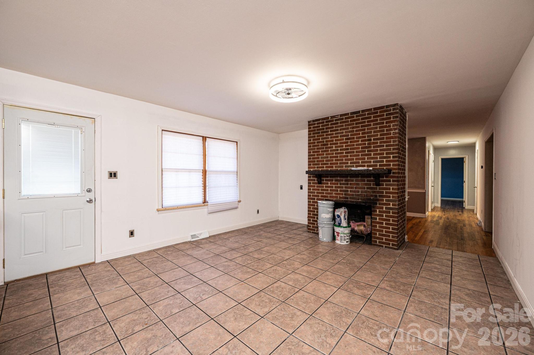 620 Diamondhead Drive NE — Lenoir
