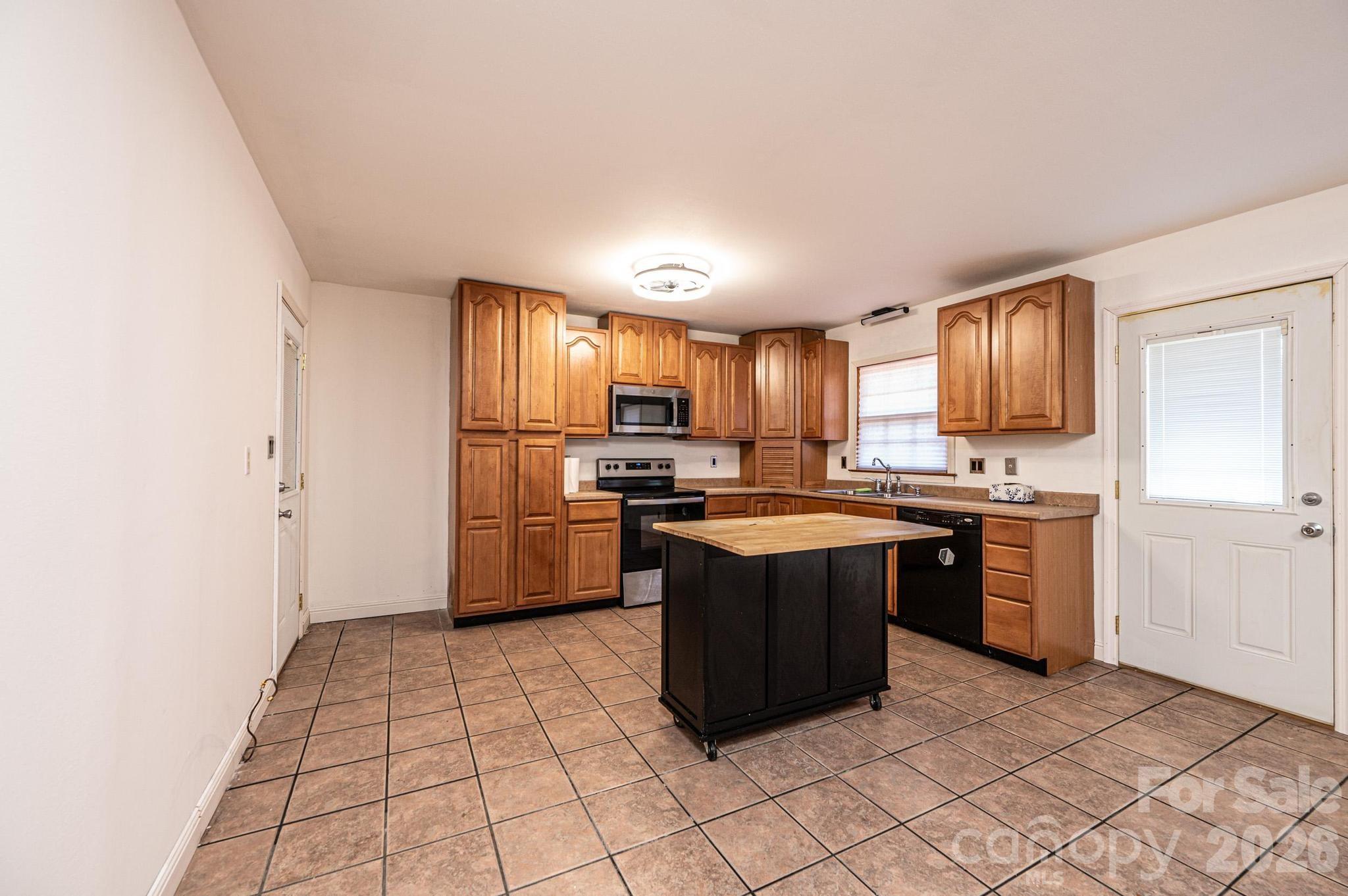 620 Diamondhead Drive NE — Lenoir