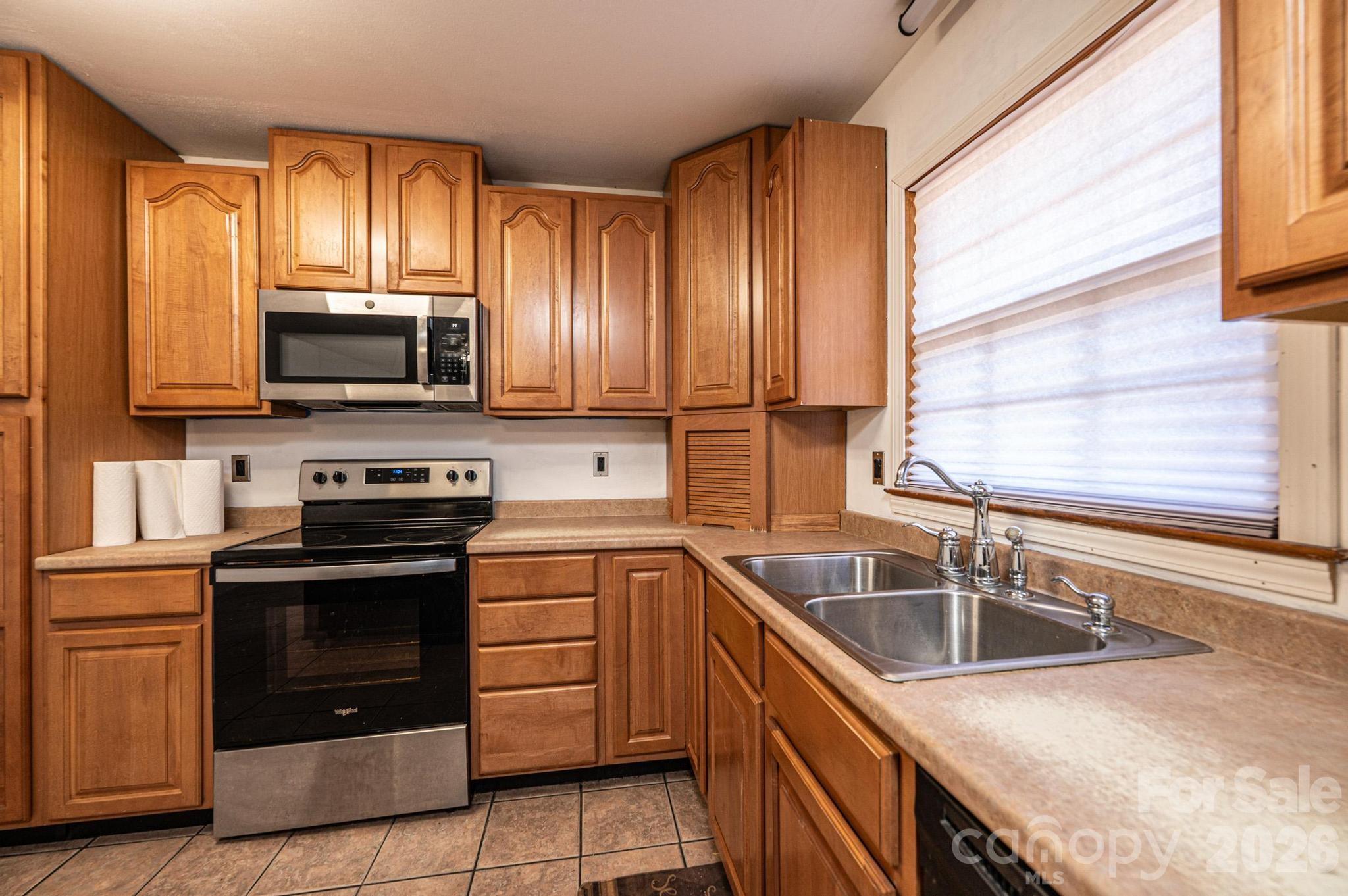 620 Diamondhead Drive NE — Lenoir