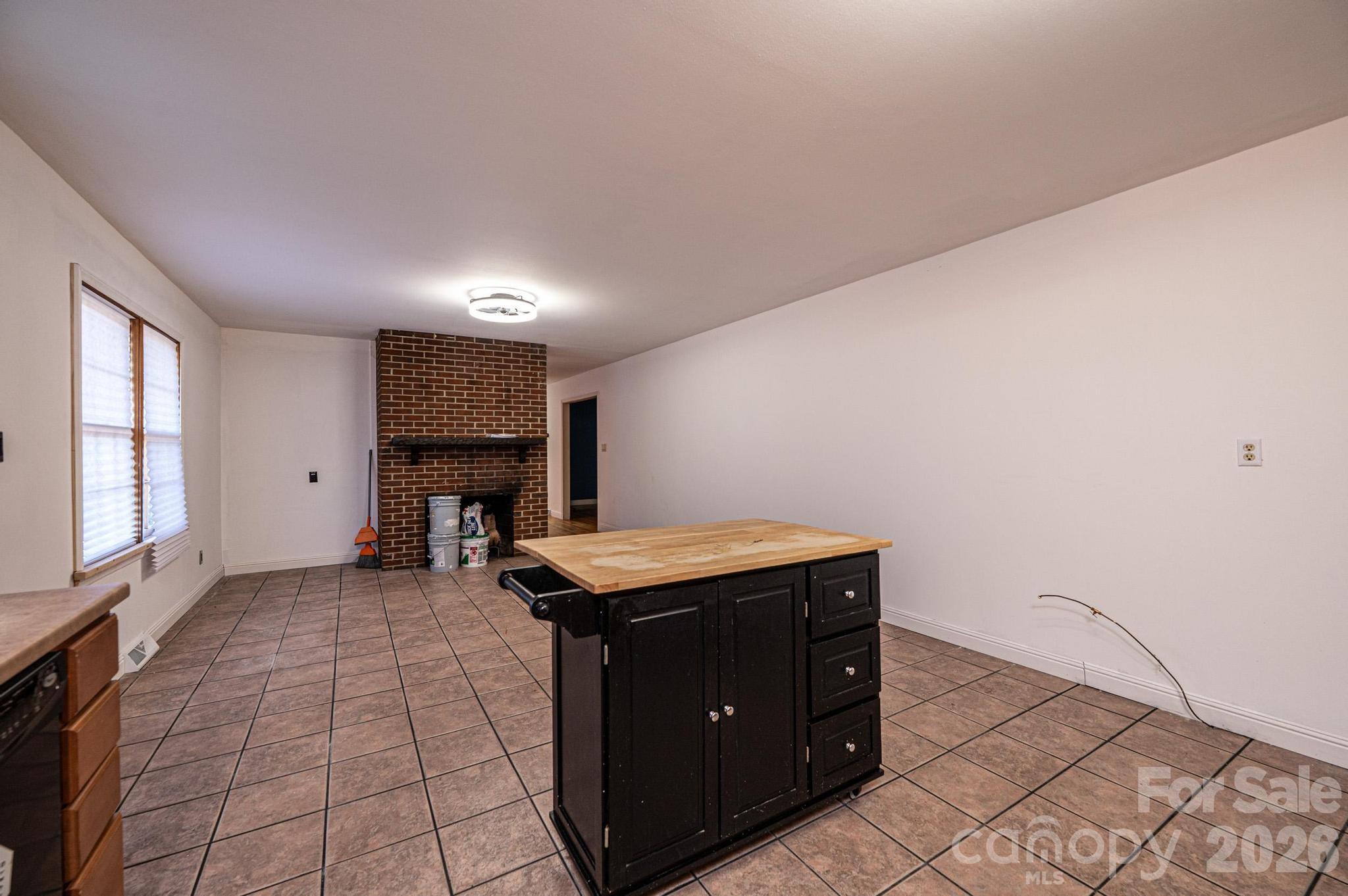 620 Diamondhead Drive NE — Lenoir