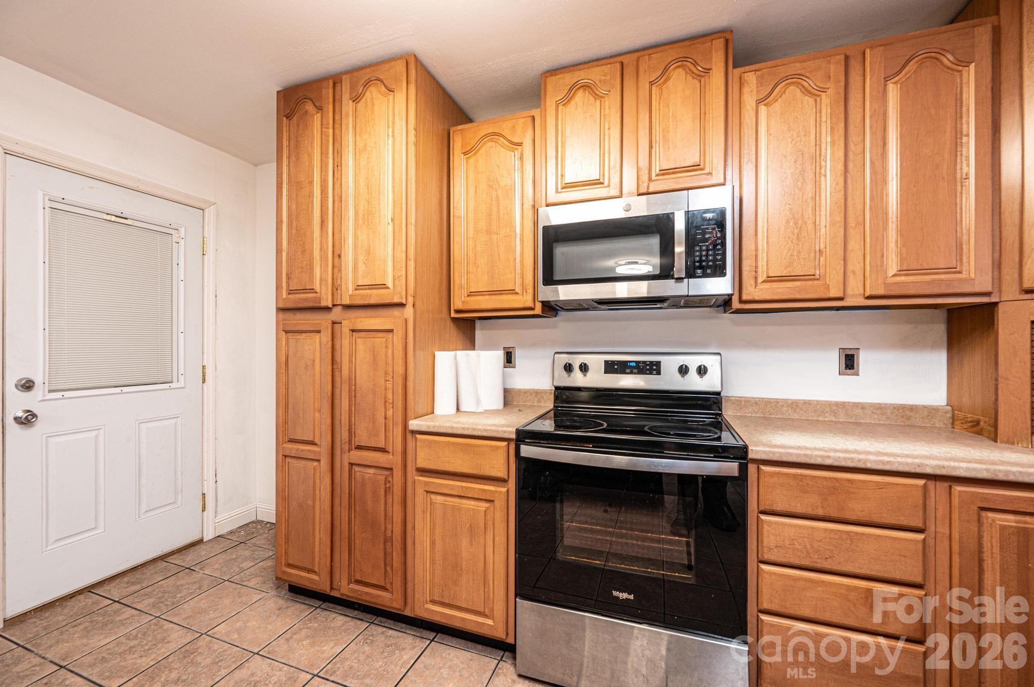 620 Diamondhead Drive NE — Lenoir