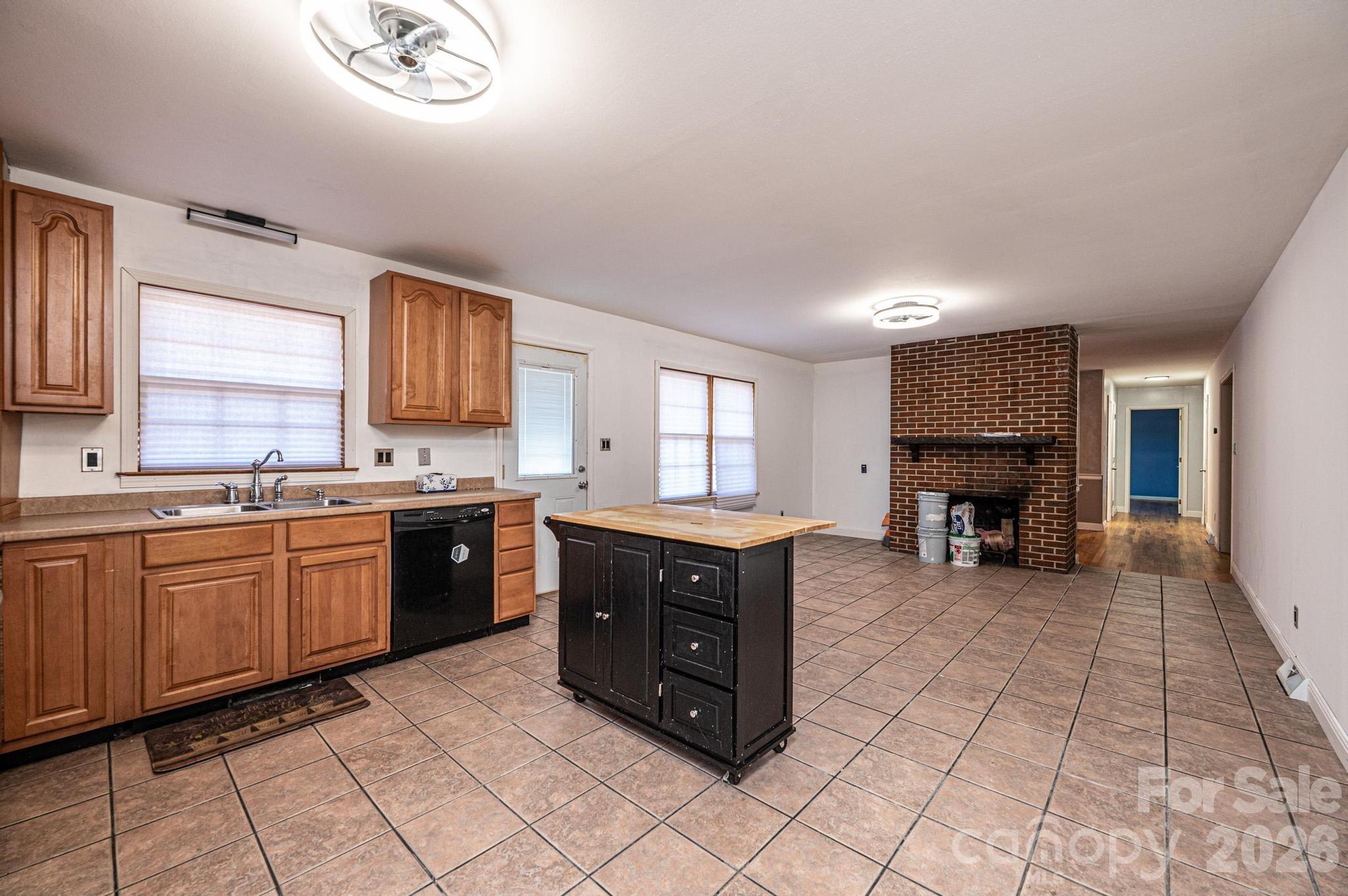 620 Diamondhead Drive NE — Lenoir