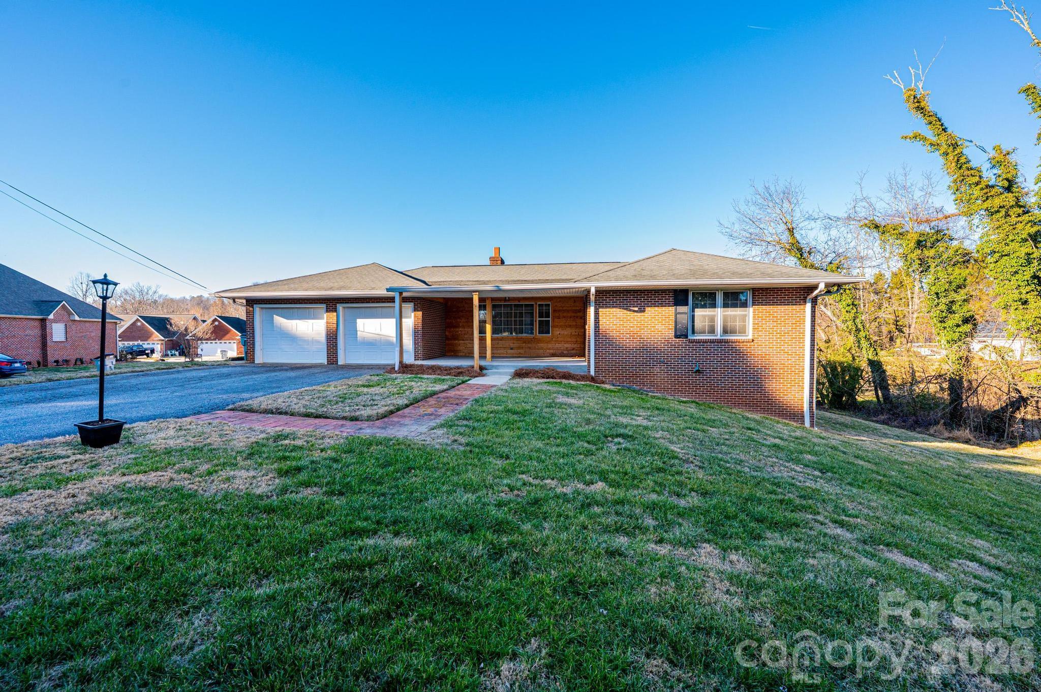 620 Diamondhead Drive NE — Lenoir