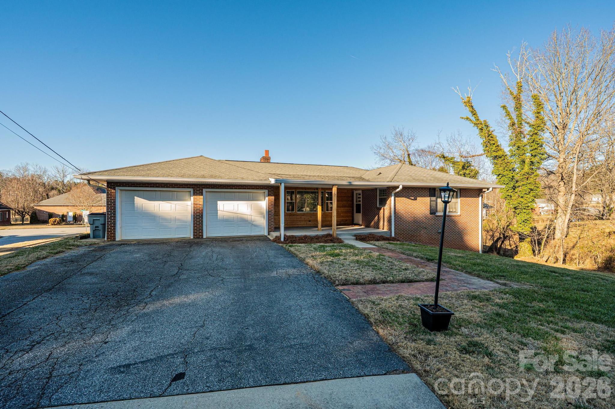 620 Diamondhead Drive NE — Lenoir