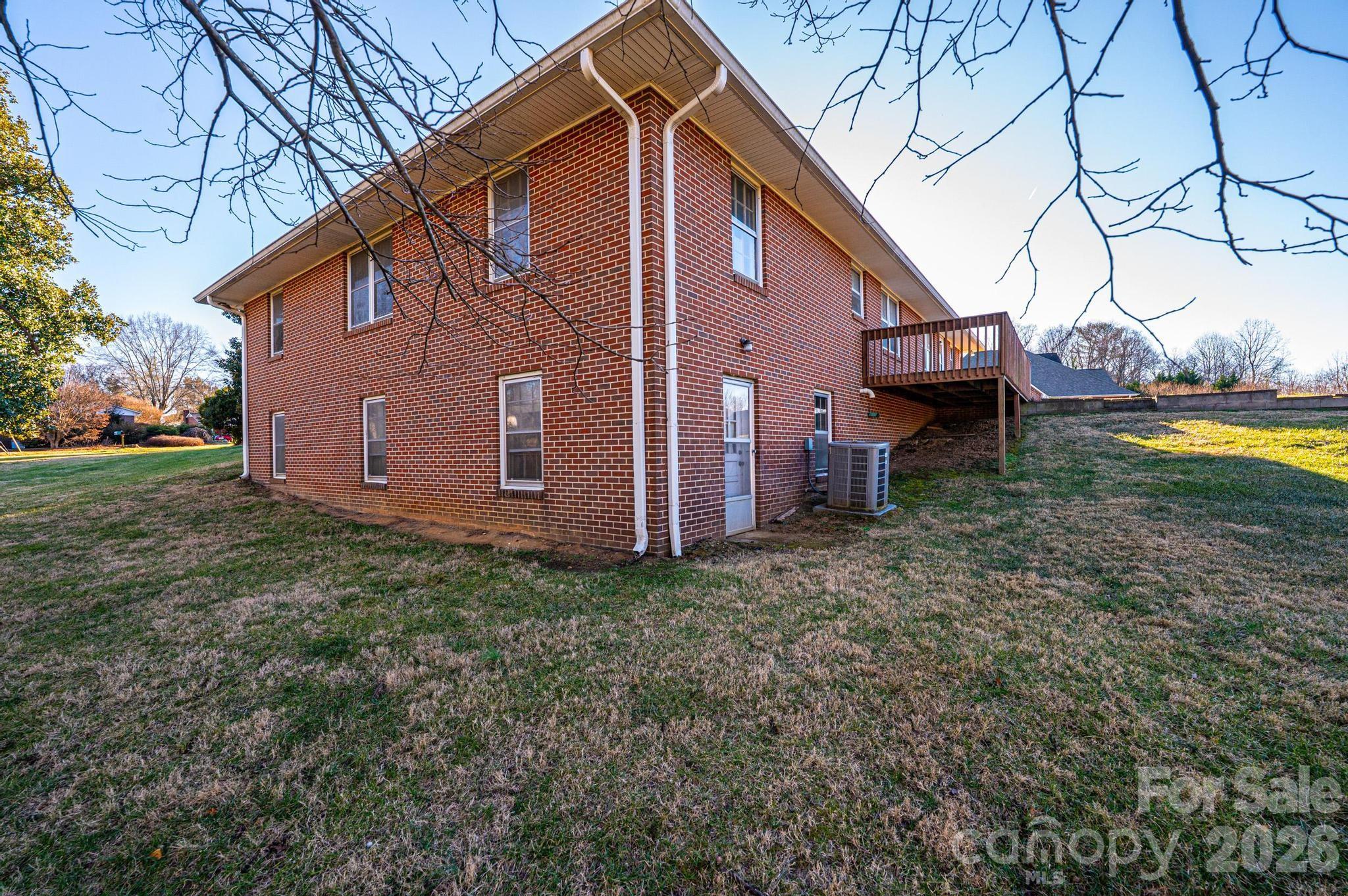 620 Diamondhead Drive NE — Lenoir