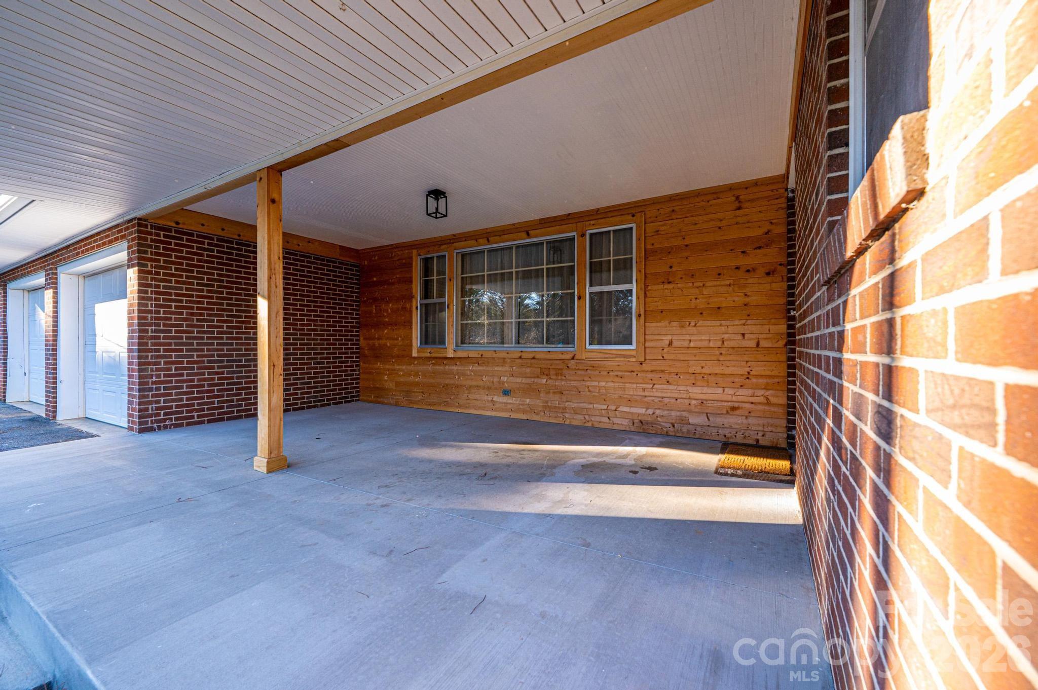 620 Diamondhead Drive NE — Lenoir