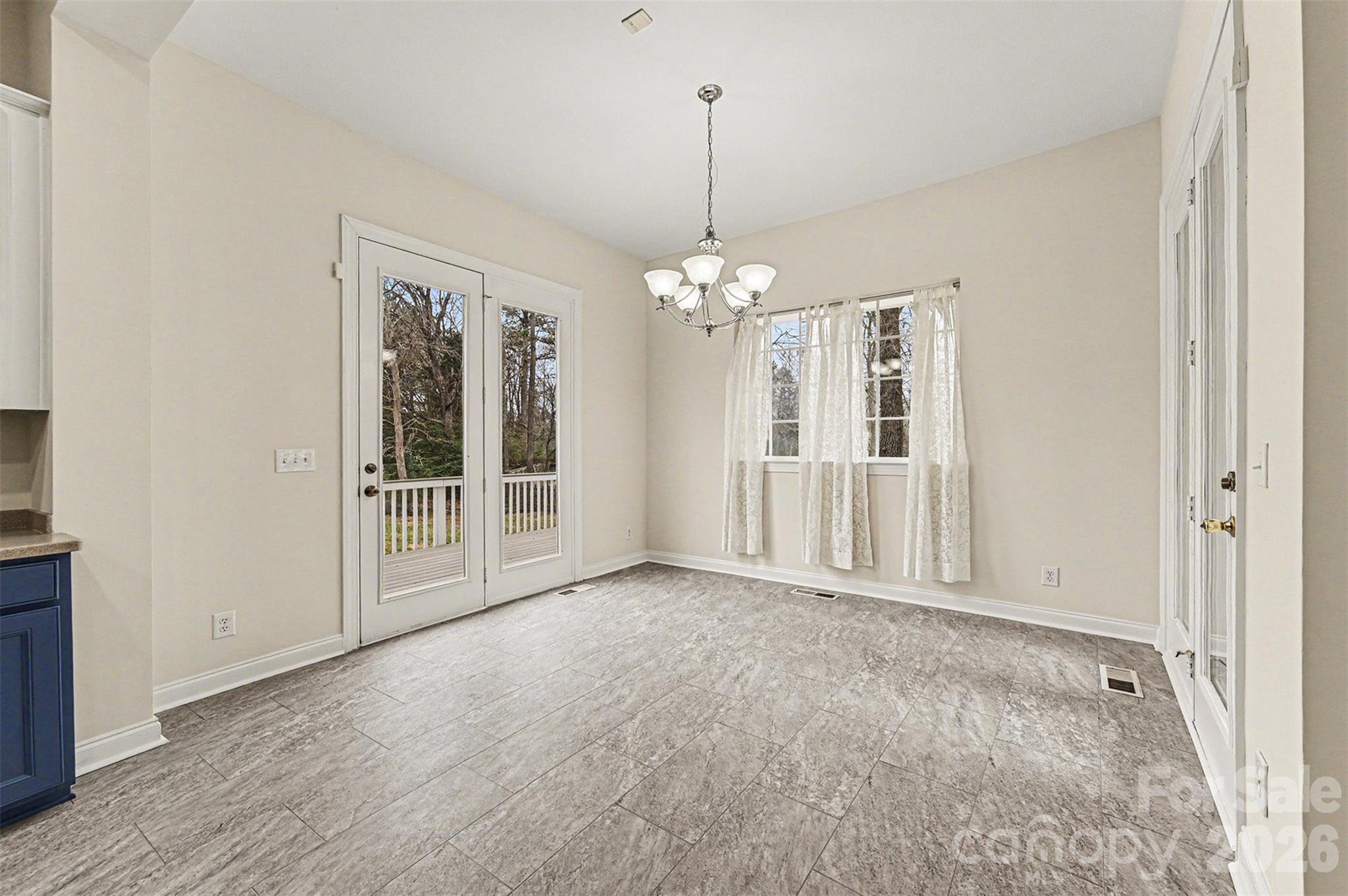 1305 Linden Glen Drive — Matthews