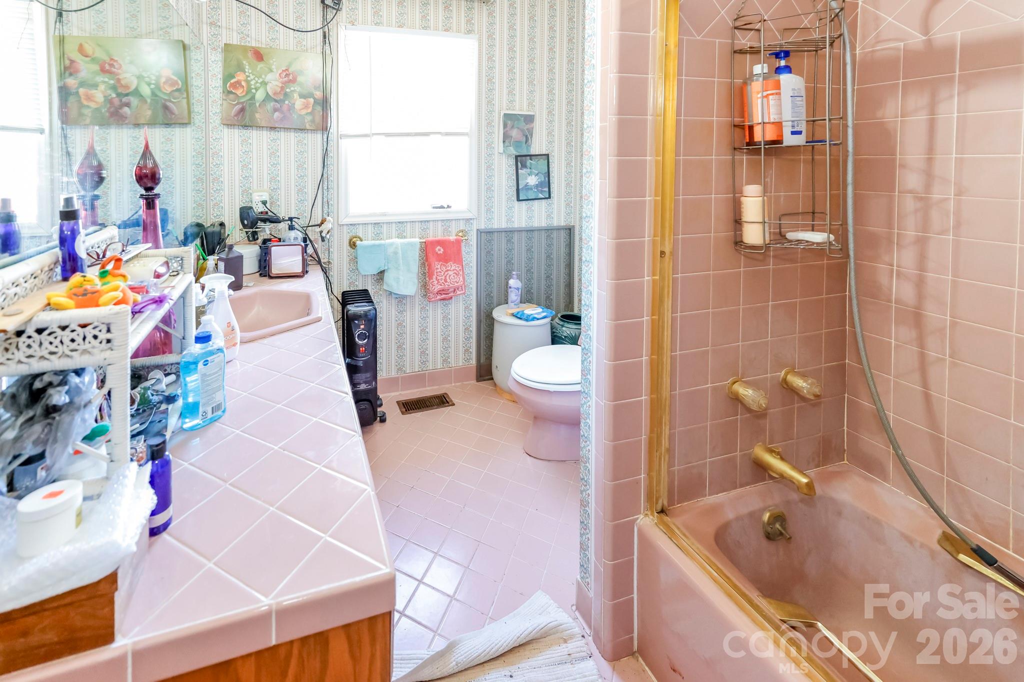 350 Morningstar Lake Road — Forest City
