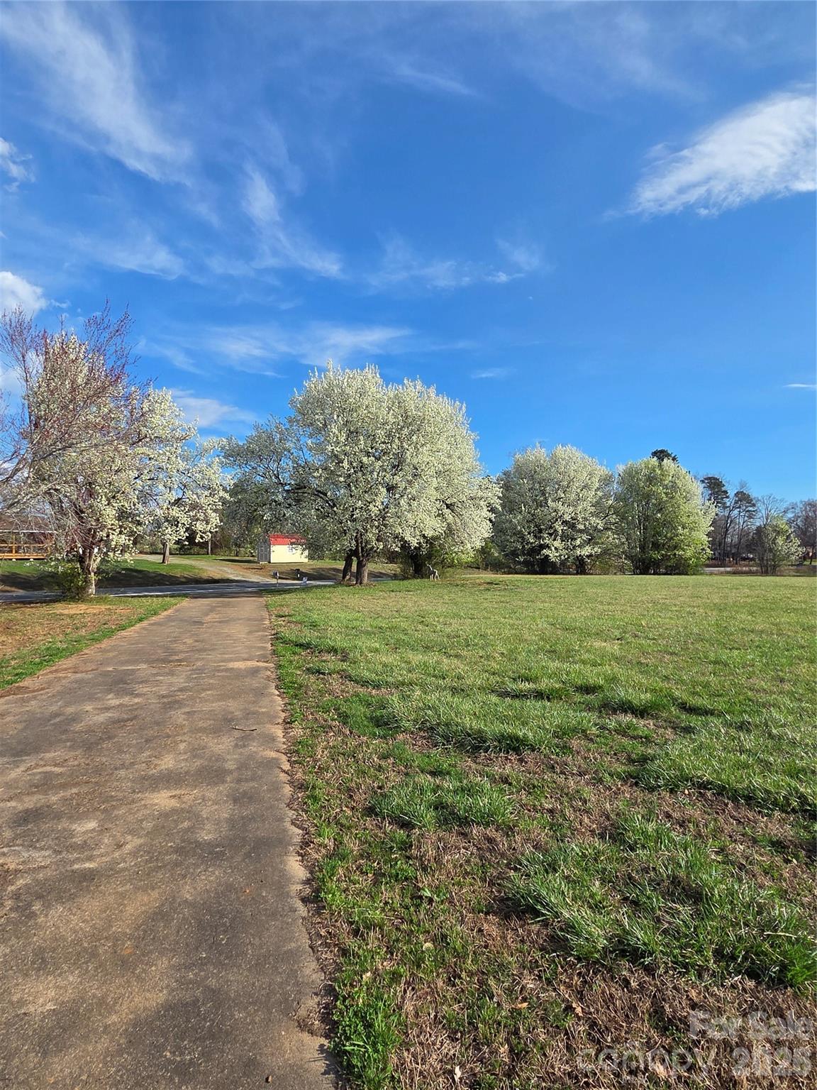 350 Morningstar Lake Road — Forest City