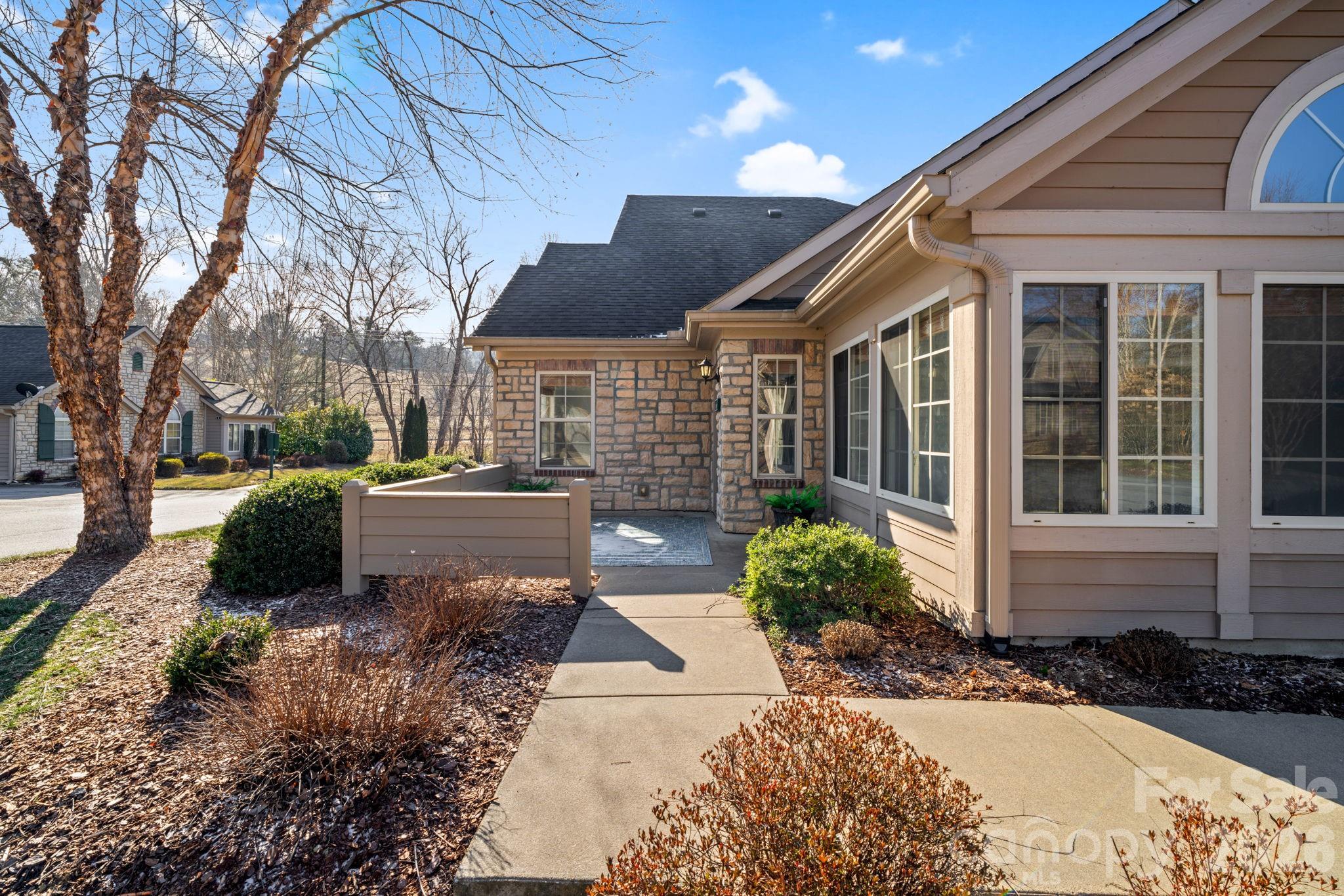 6 Mountain Meadow Circle — Weaverville