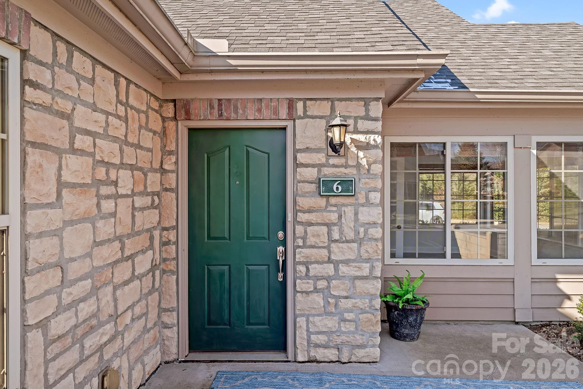 6 Mountain Meadow Circle — Weaverville