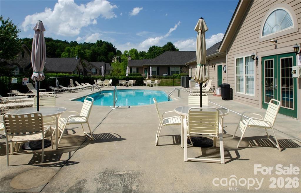 6 Mountain Meadow Circle — Weaverville