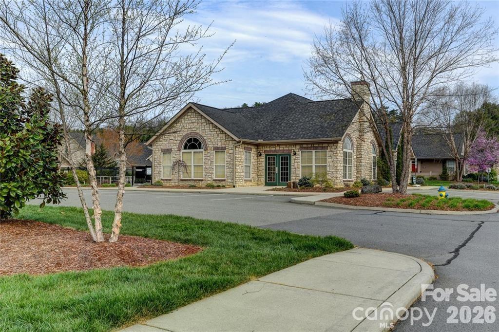6 Mountain Meadow Circle — Weaverville