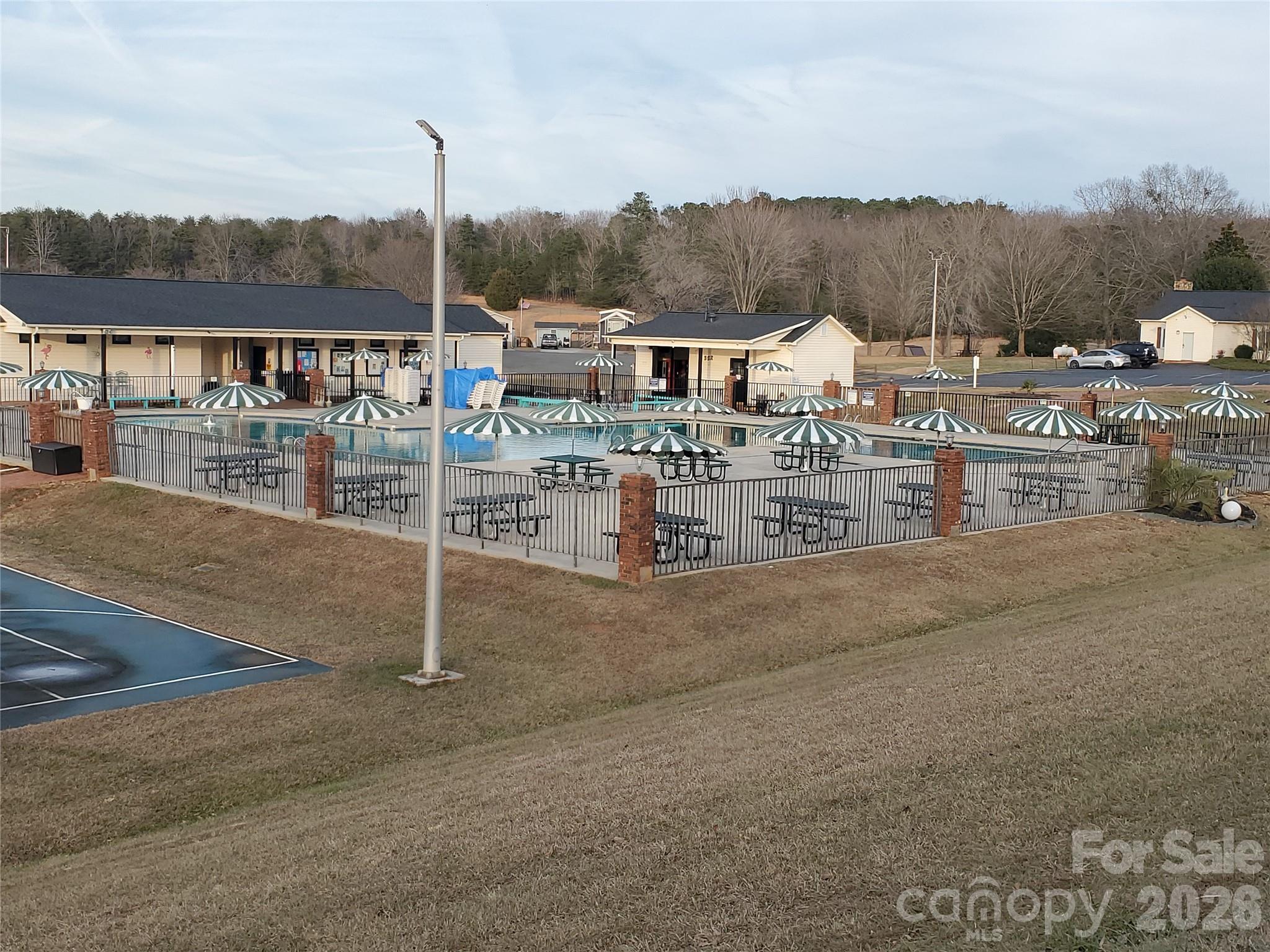 101 N Cardinal Drive — New London