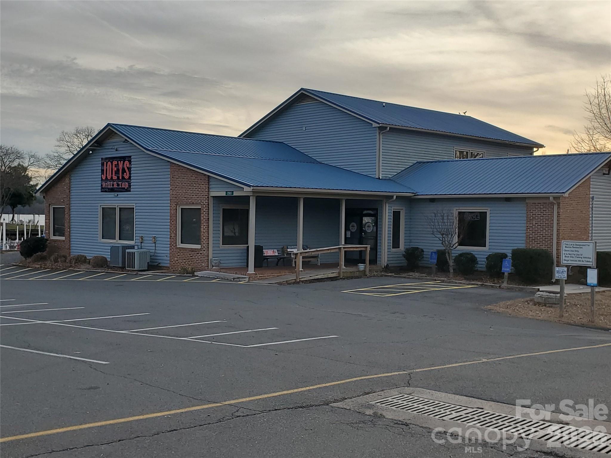 101 N Cardinal Drive — New London