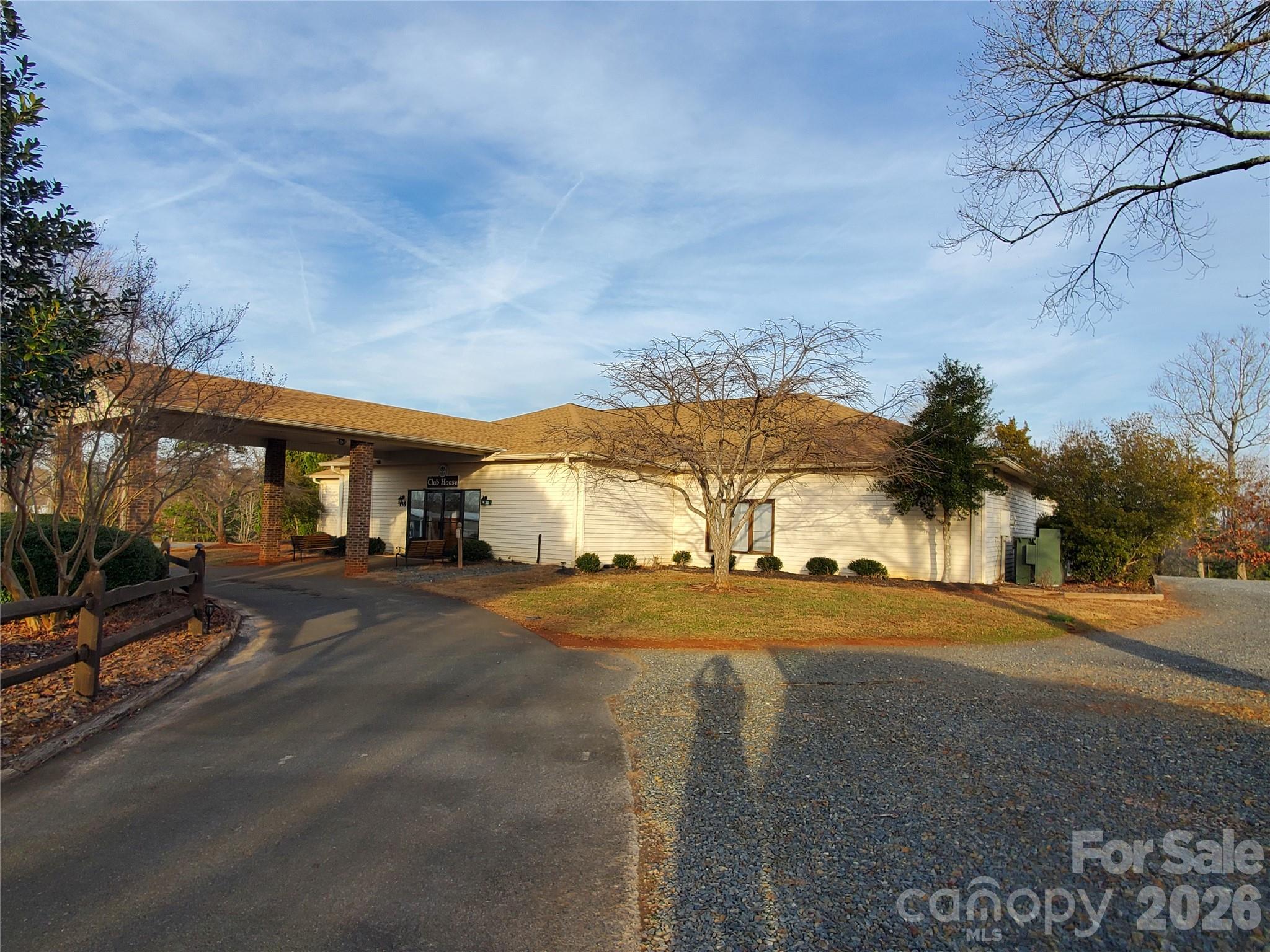 101 N Cardinal Drive — New London