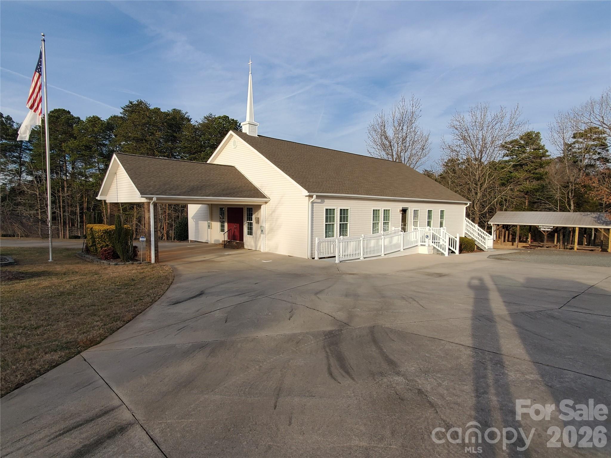 101 N Cardinal Drive — New London
