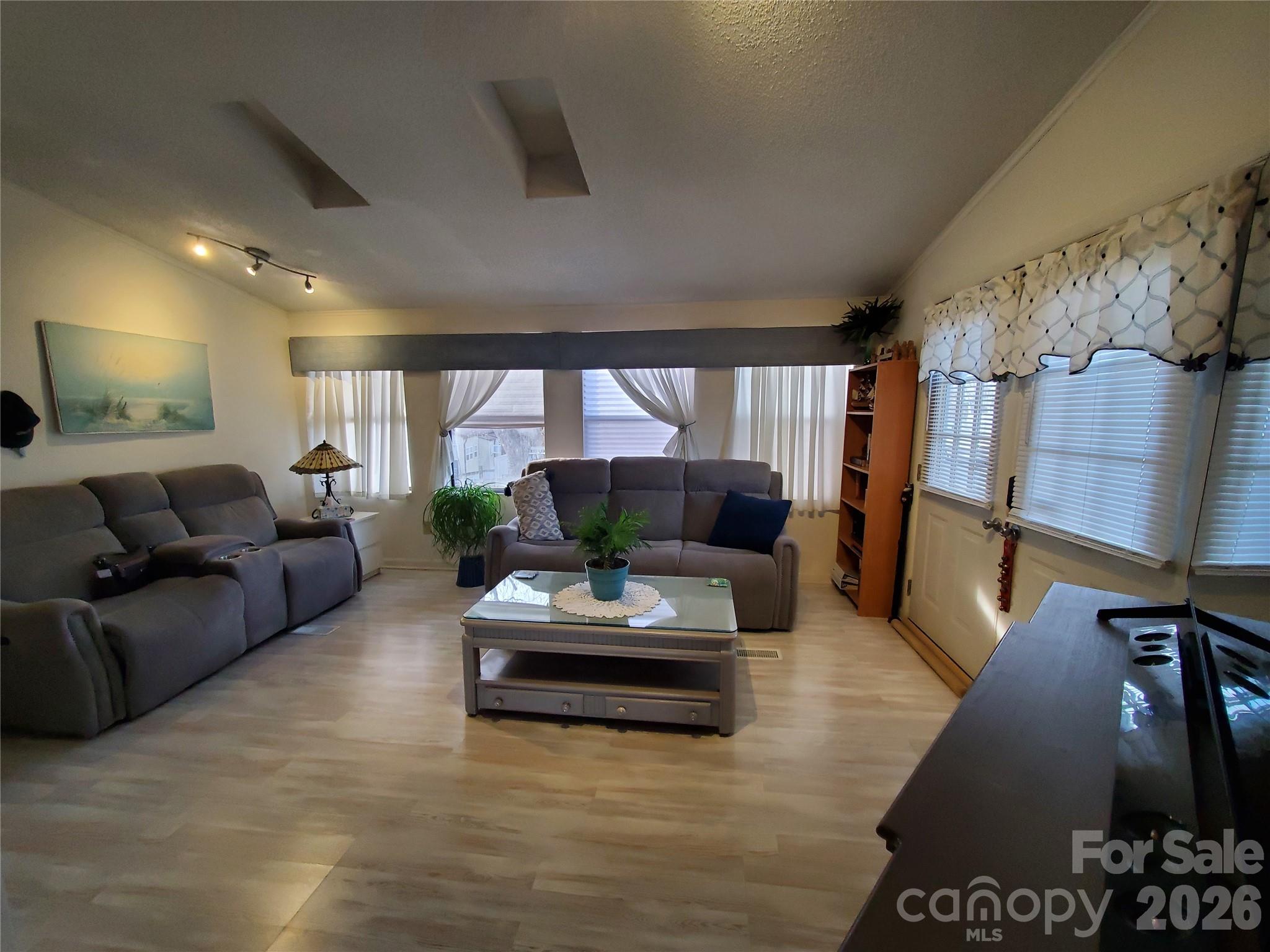101 N Cardinal Drive — New London