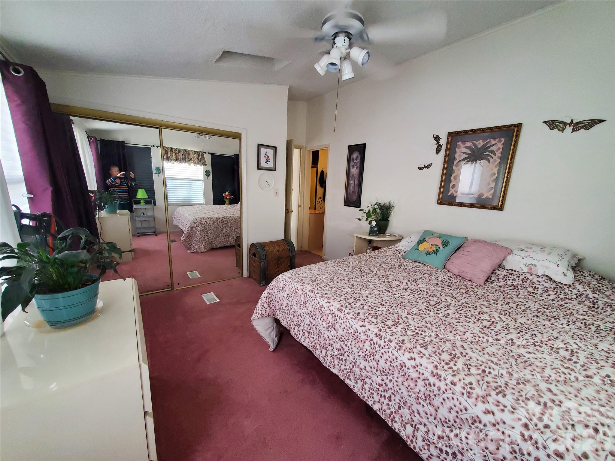 101 N Cardinal Drive — New London