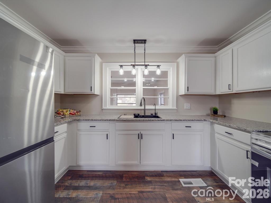 2228 W Market Street — Cheraw
