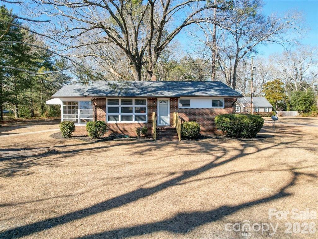 2228 W Market Street — Cheraw