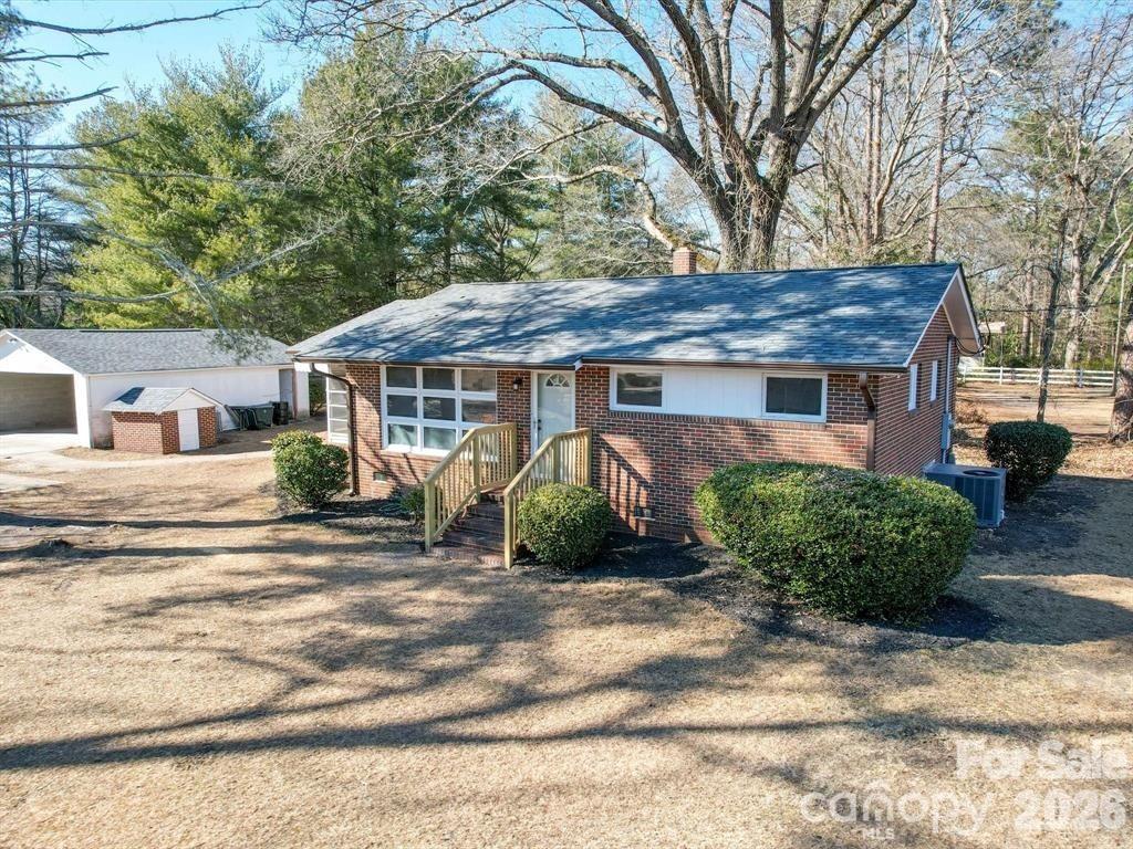 2228 W Market Street — Cheraw