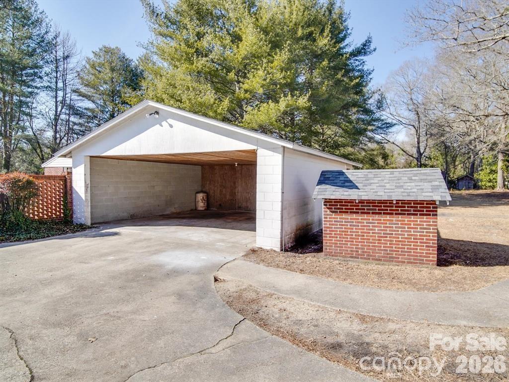2228 W Market Street — Cheraw