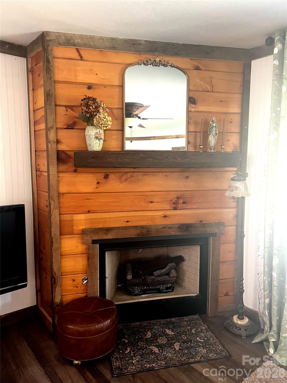 1029 Jacks Creek Road — Burnsville