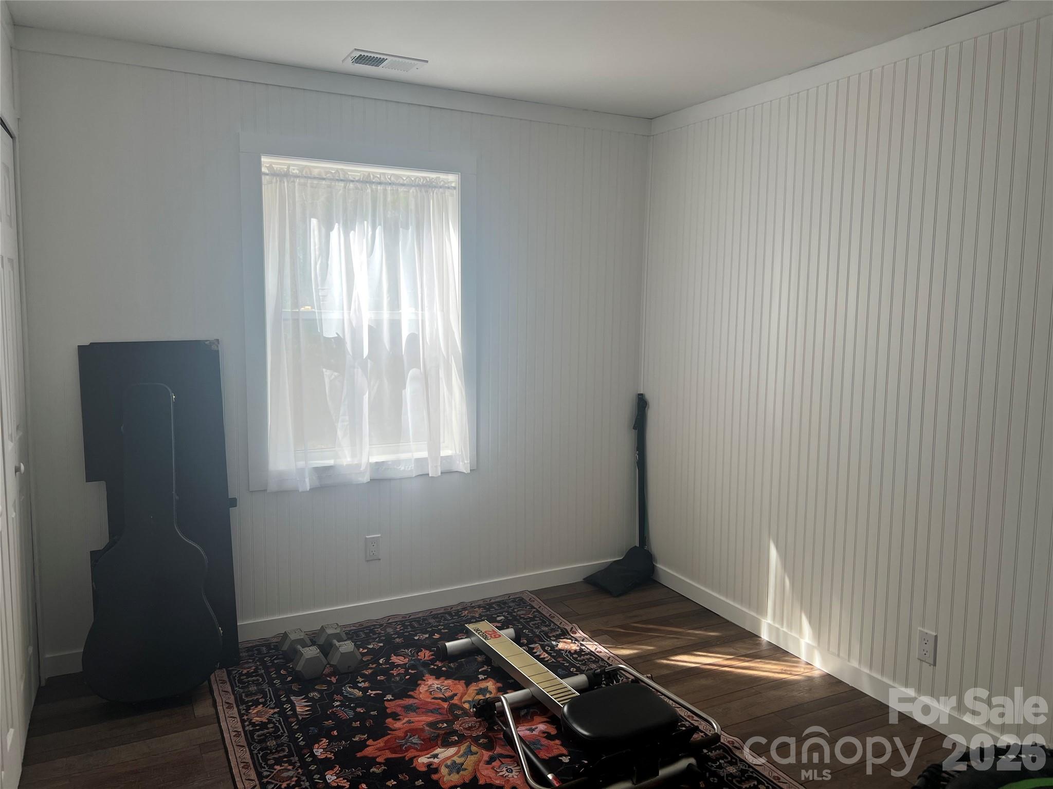 1029 Jacks Creek Road — Burnsville