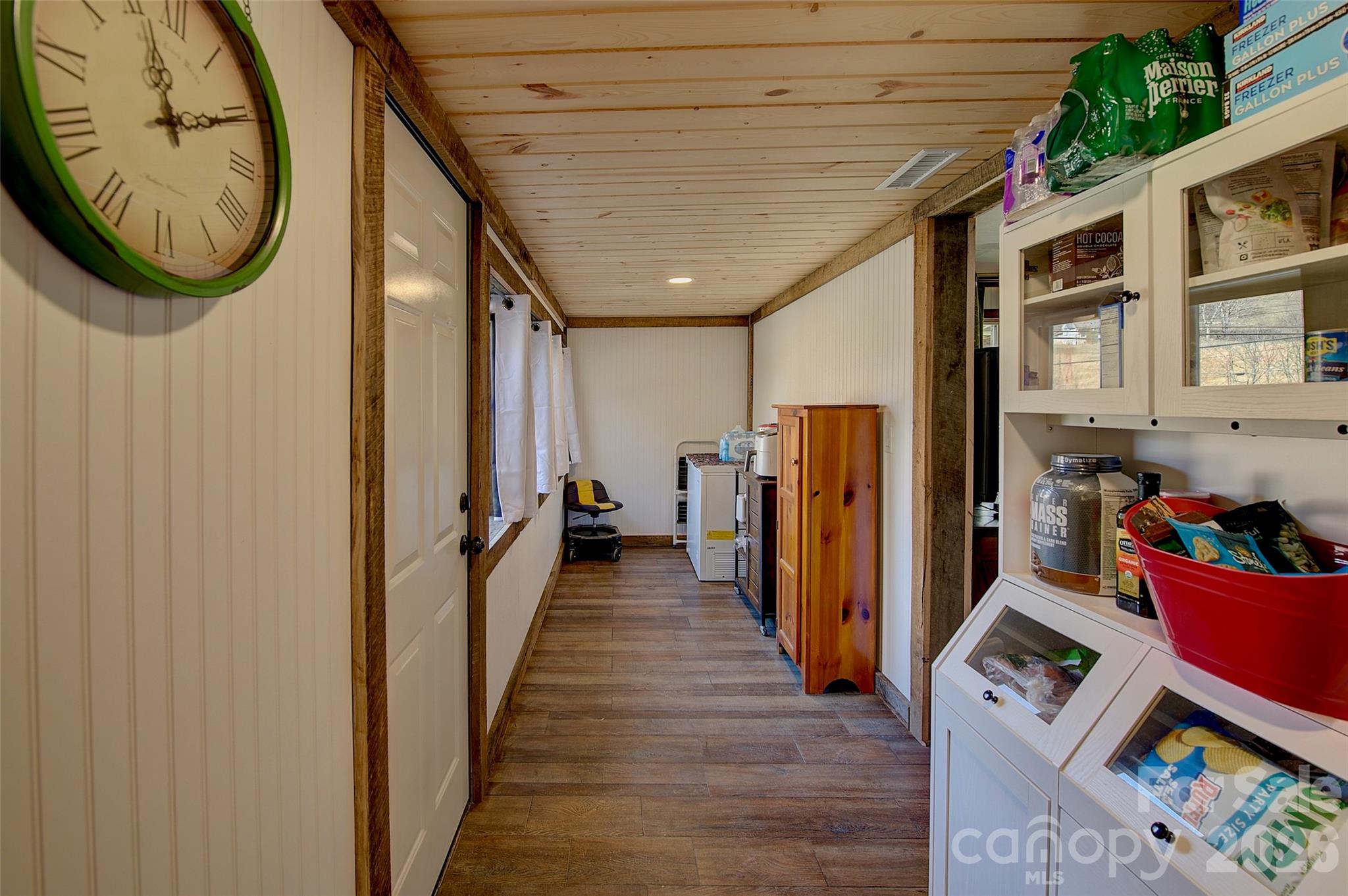 1029 Jacks Creek Road — Burnsville