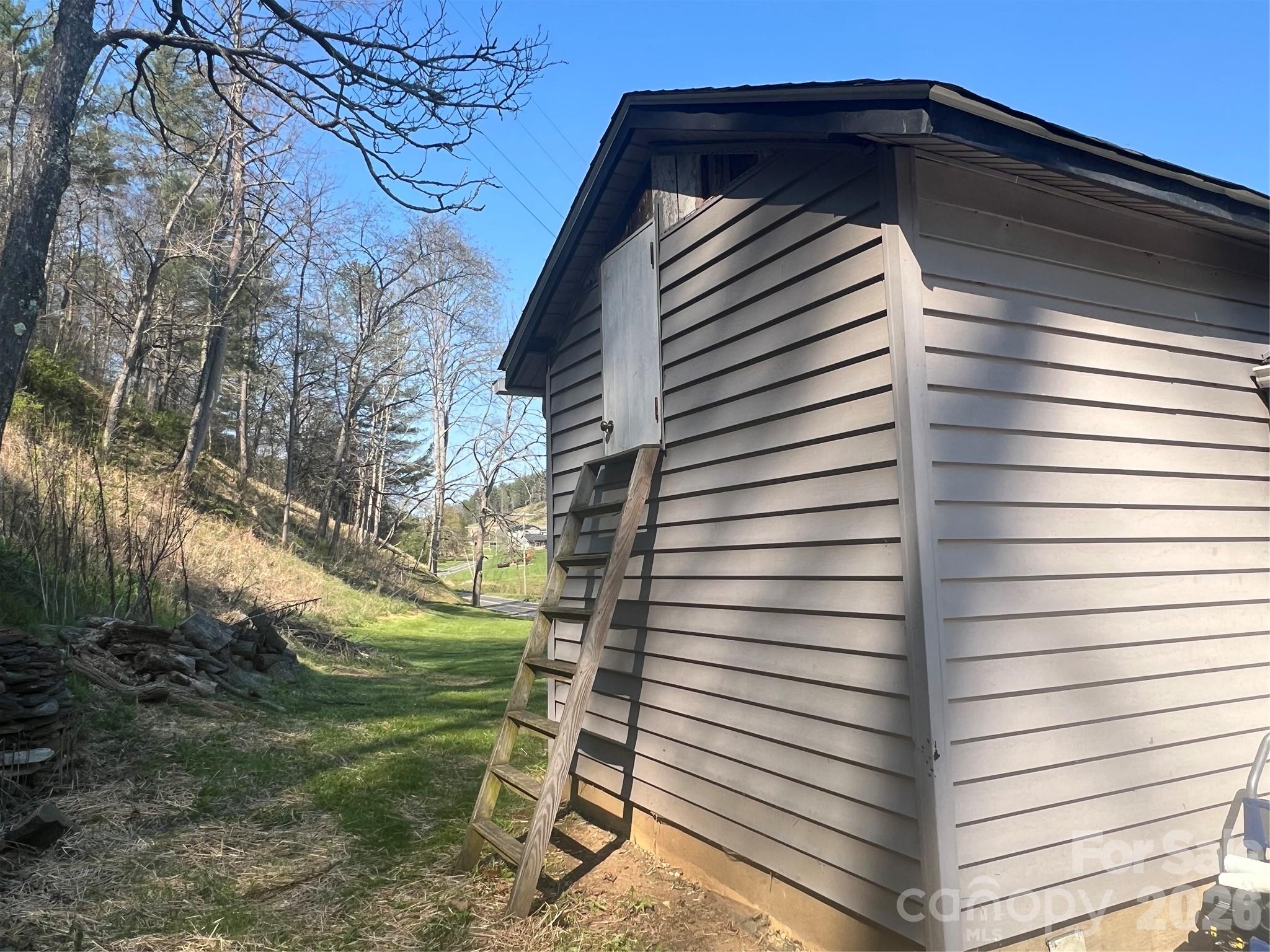 1029 Jacks Creek Road — Burnsville