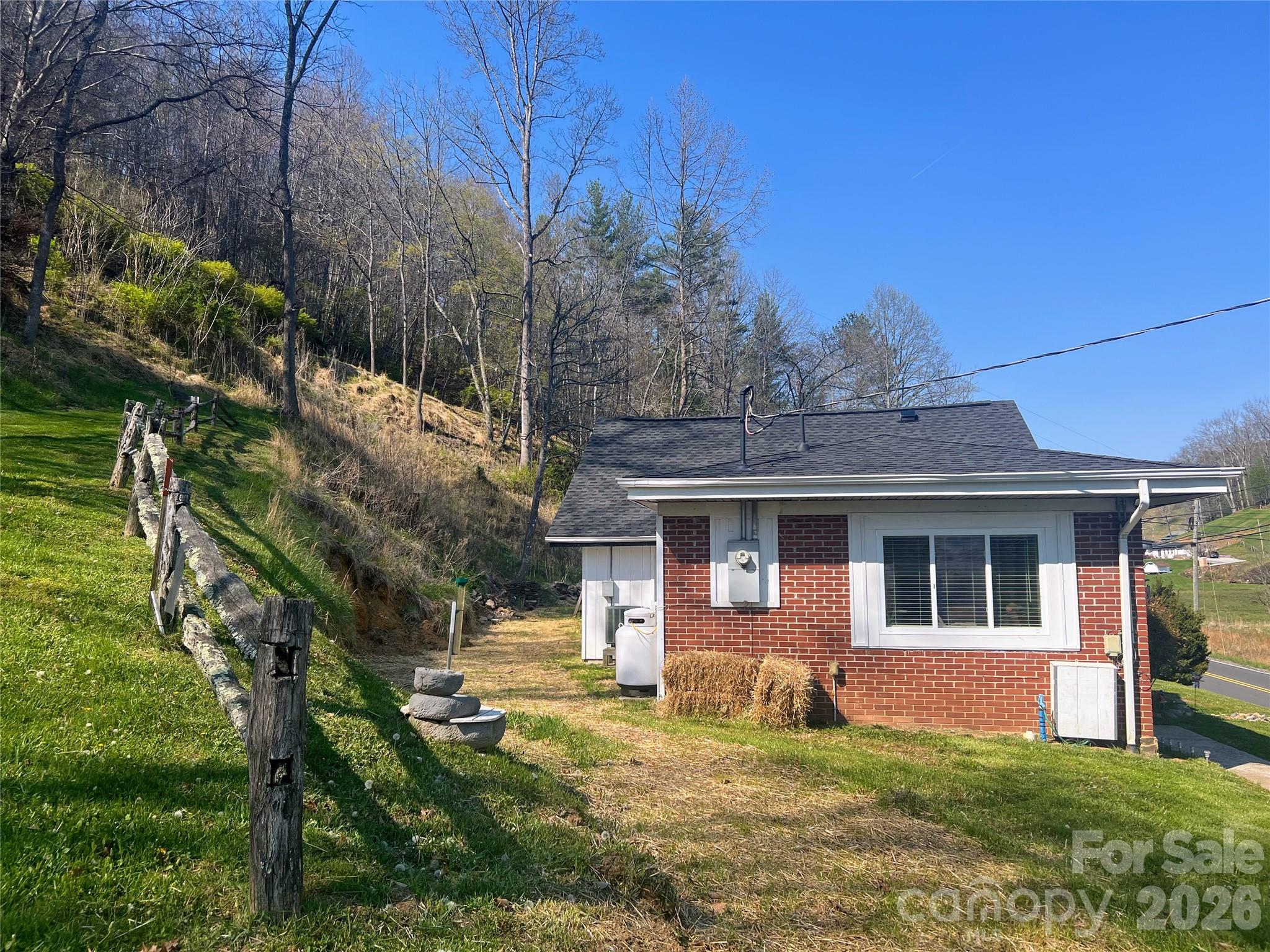 1029 Jacks Creek Road — Burnsville