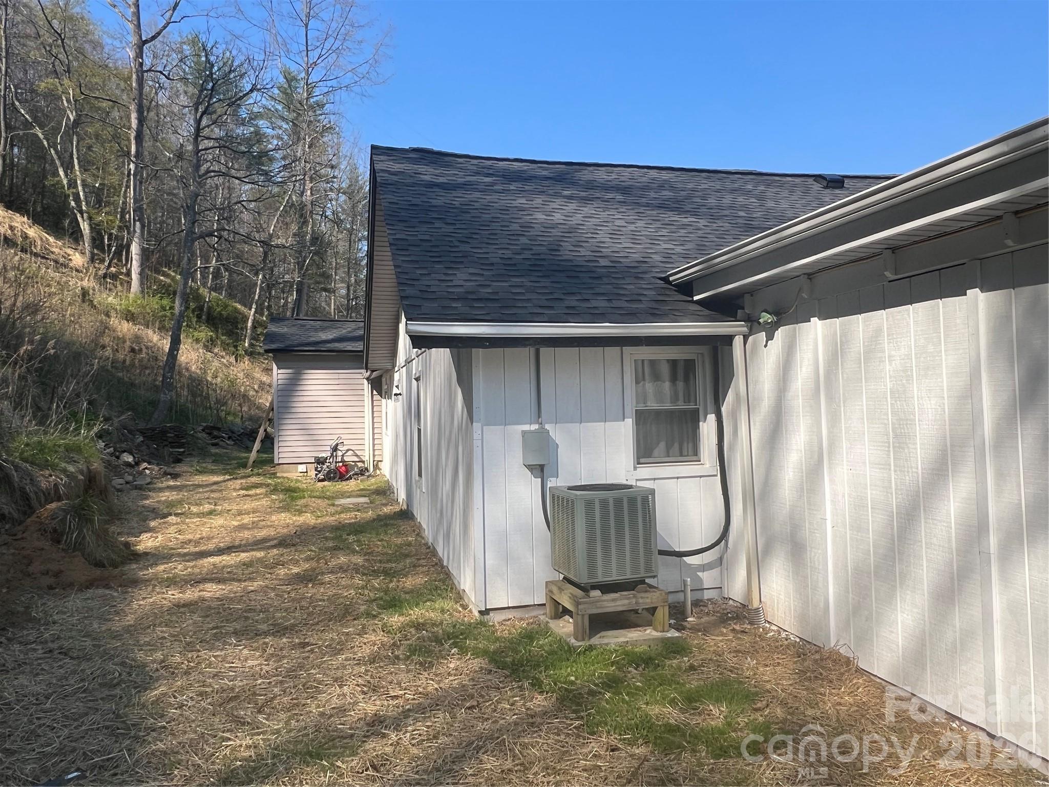 1029 Jacks Creek Road — Burnsville