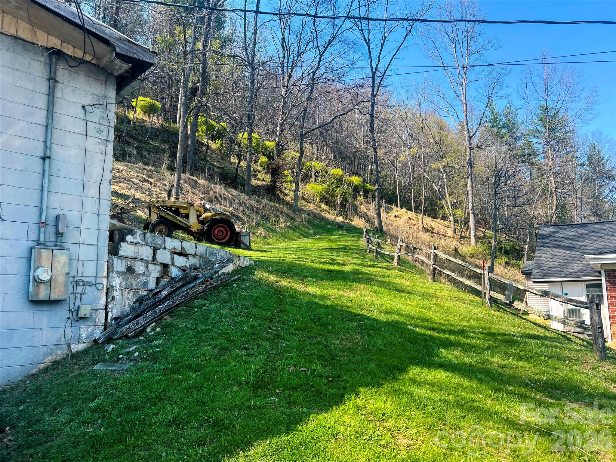 1029 Jacks Creek Road — Burnsville
