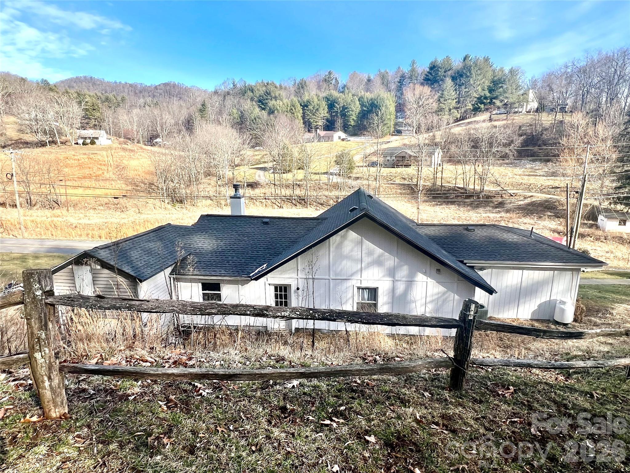 1029 Jacks Creek Road — Burnsville
