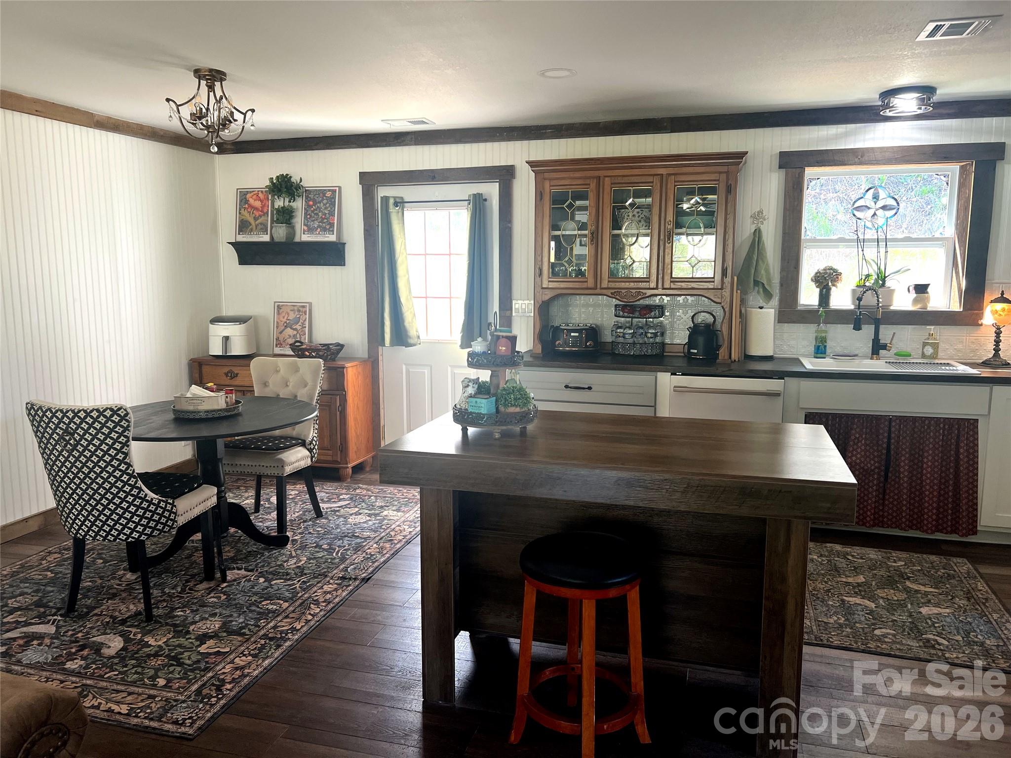 1029 Jacks Creek Road — Burnsville