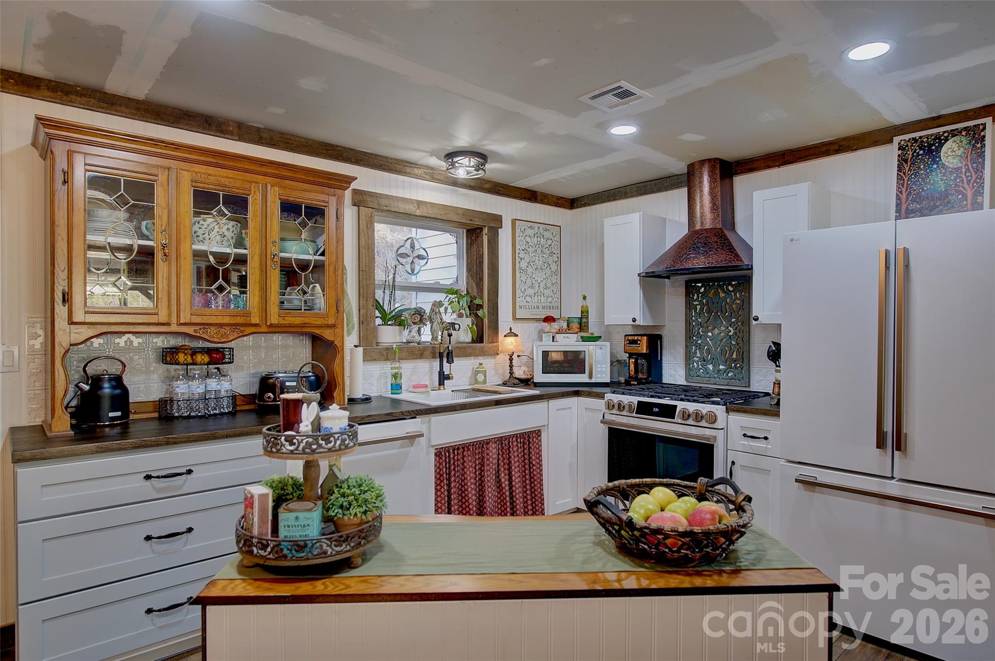 1029 Jacks Creek Road — Burnsville