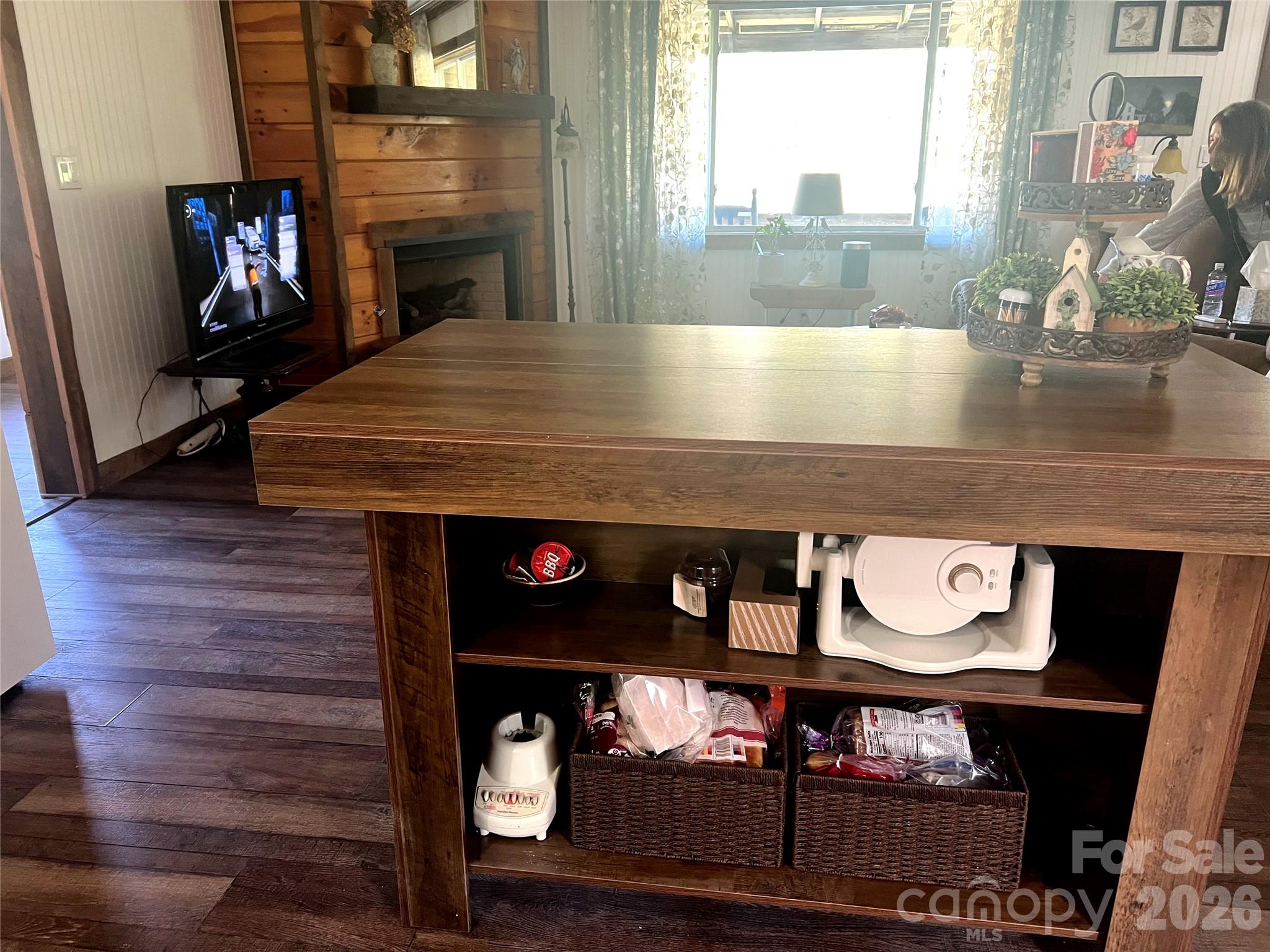 1029 Jacks Creek Road — Burnsville