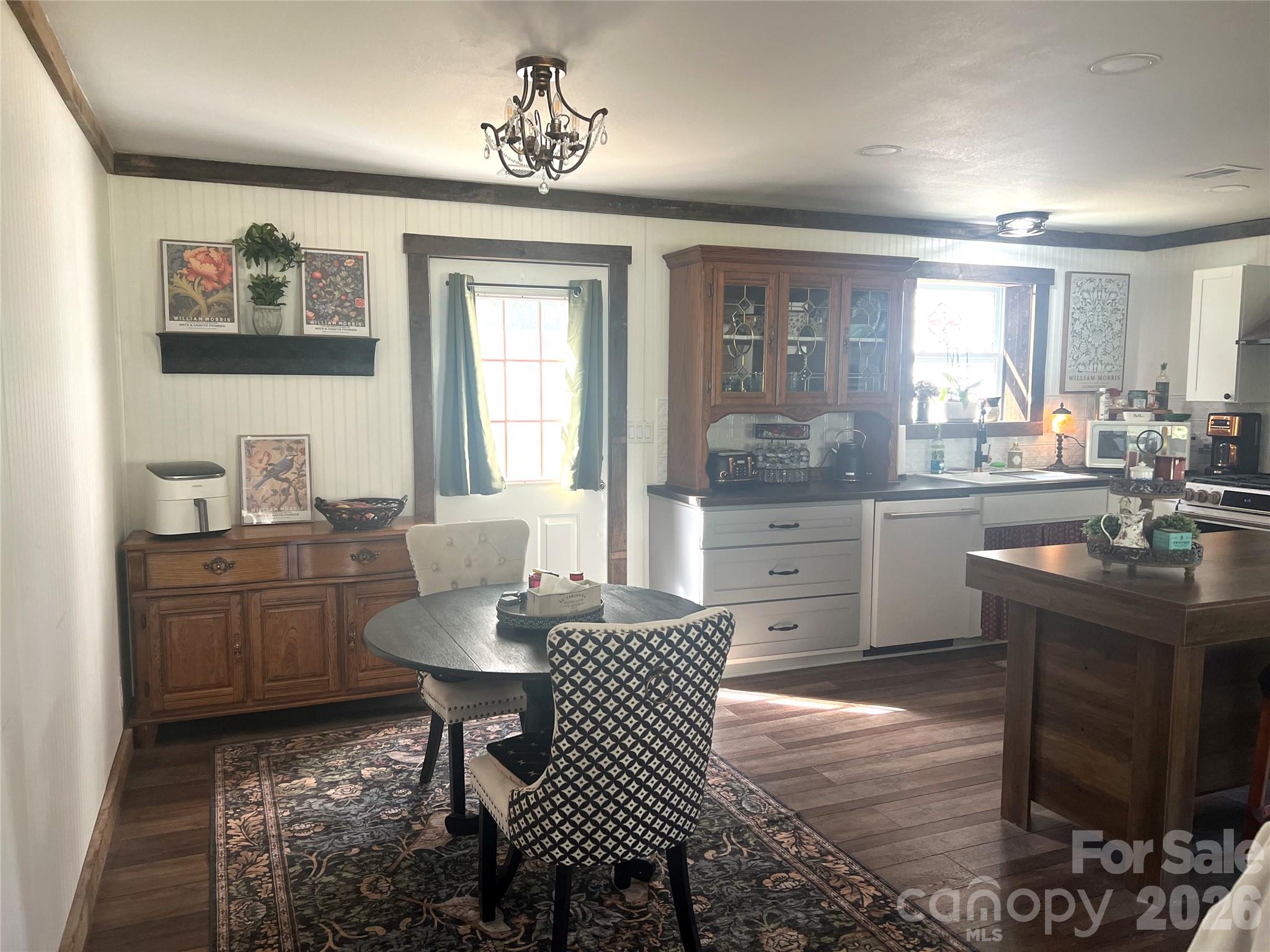 1029 Jacks Creek Road — Burnsville