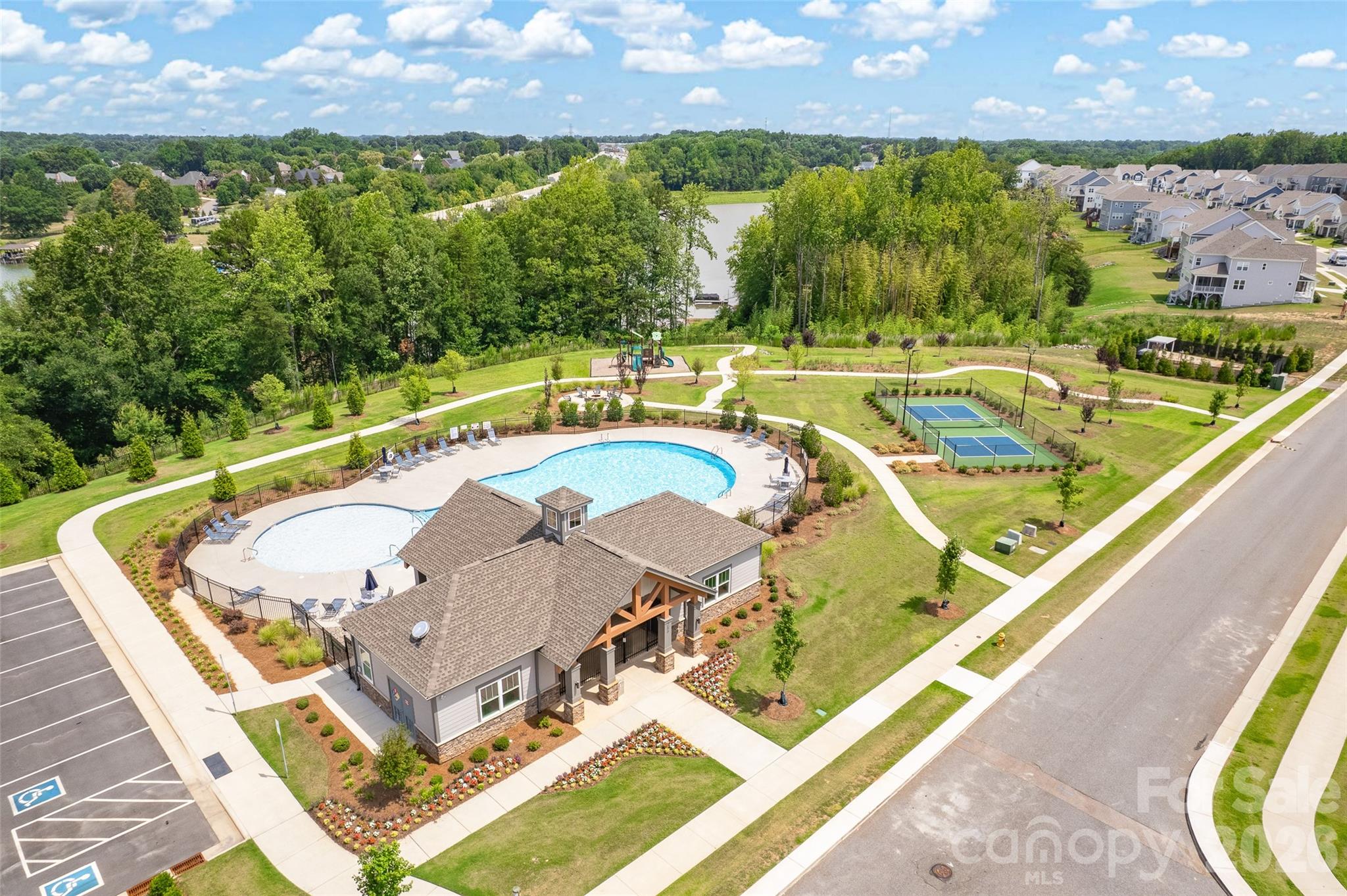 309 W Waterlynn Road — Mooresville