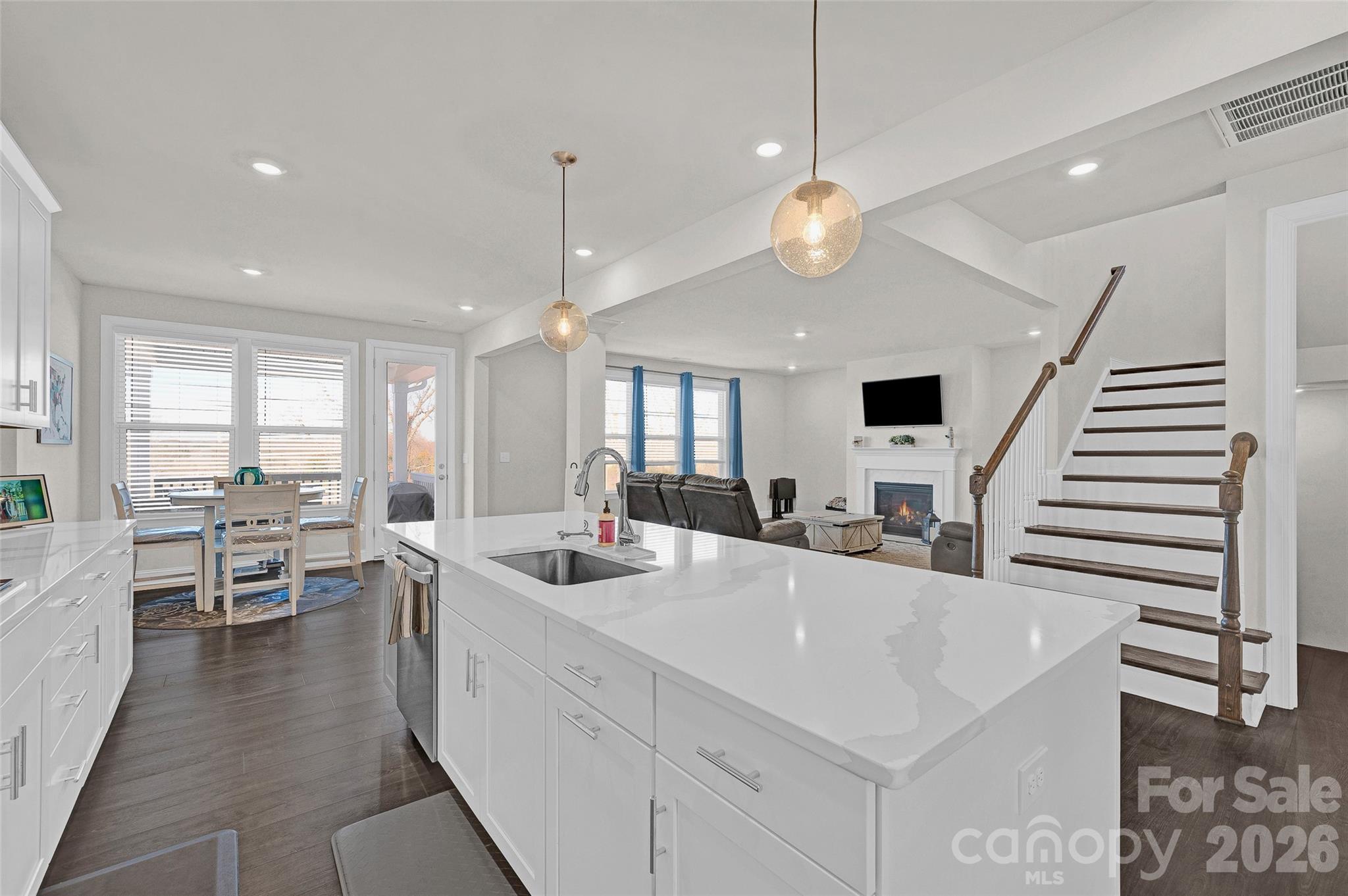 309 W Waterlynn Road — Mooresville