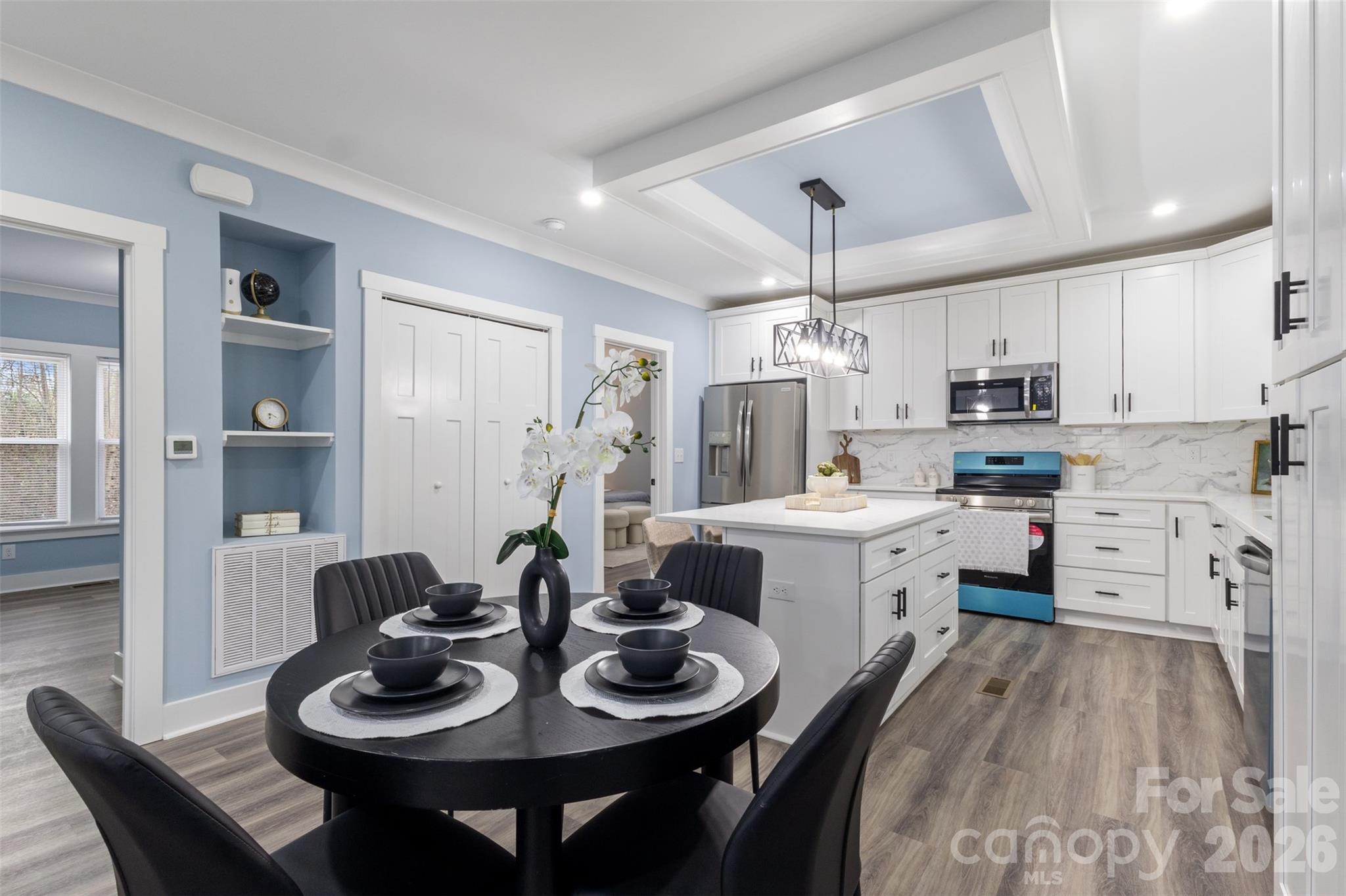 305 E Henry Street — Belmont