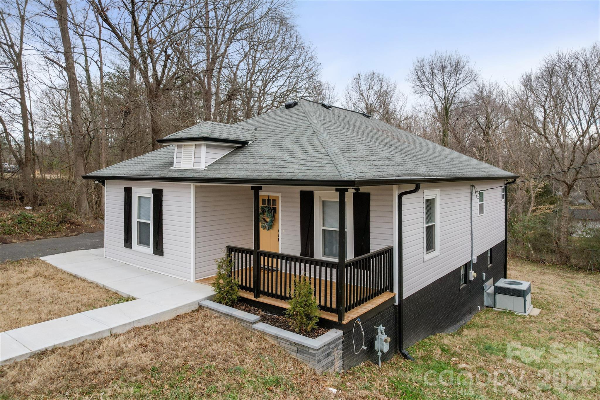 305 E Henry Street — Belmont