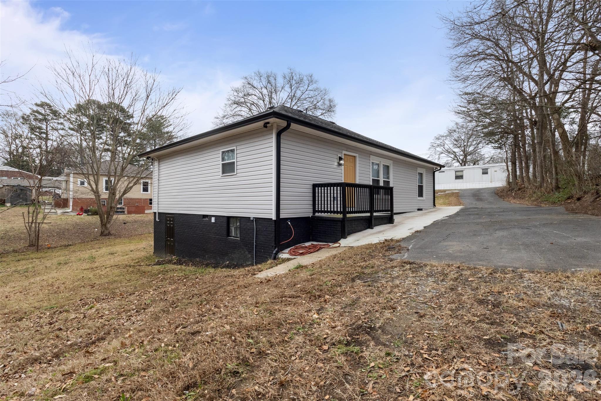 305 E Henry Street — Belmont