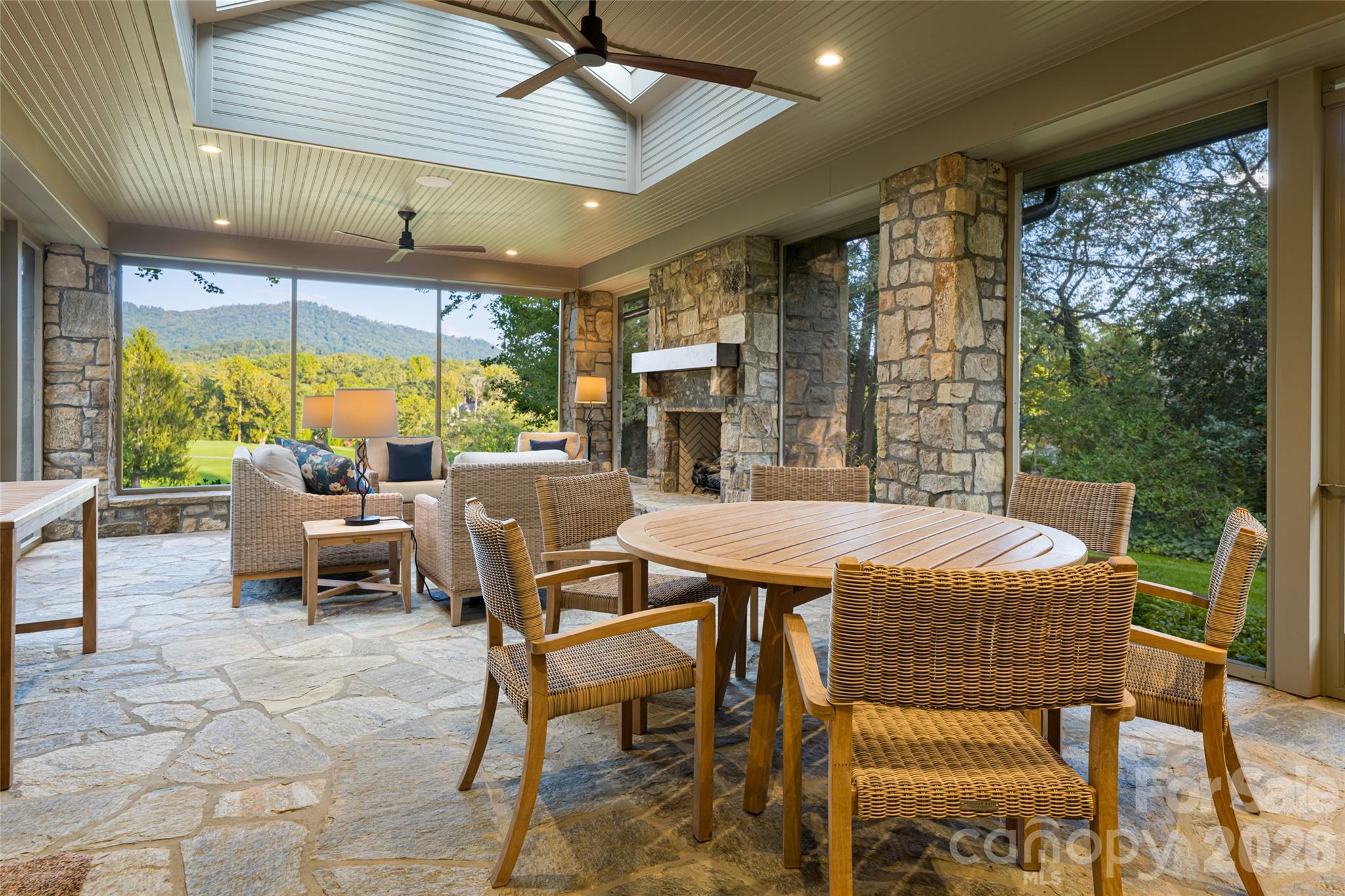 402 Vanderbilt Road — Asheville