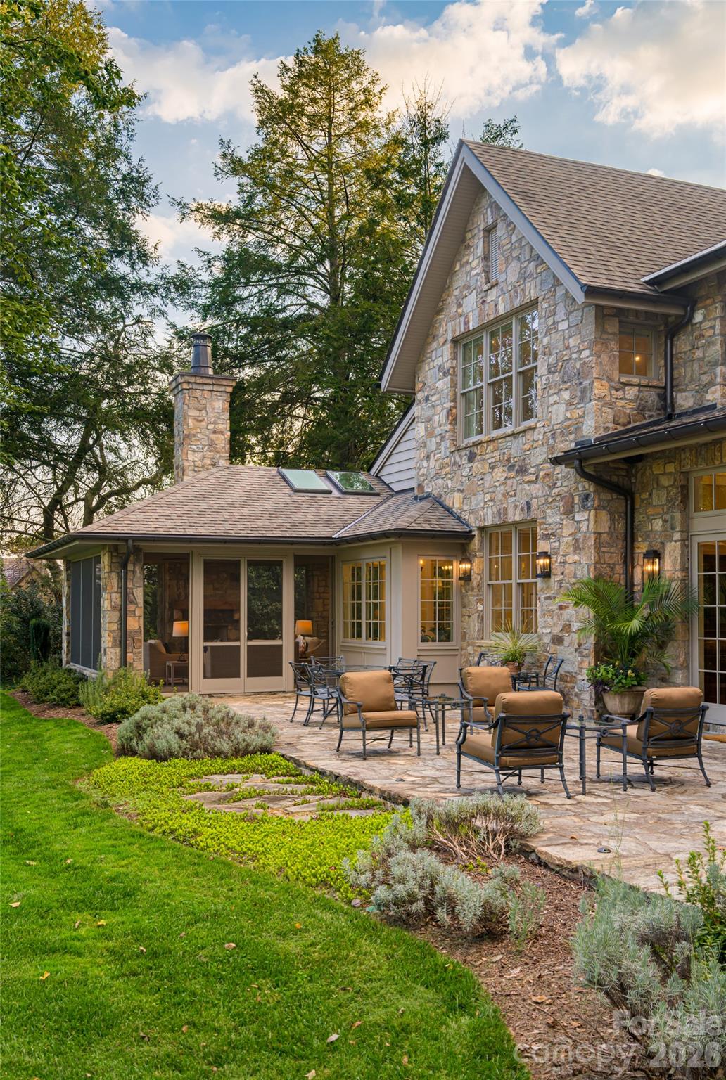 402 Vanderbilt Road — Asheville