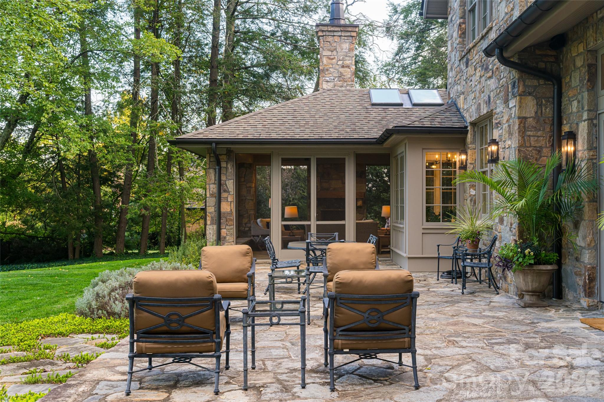 402 Vanderbilt Road — Asheville