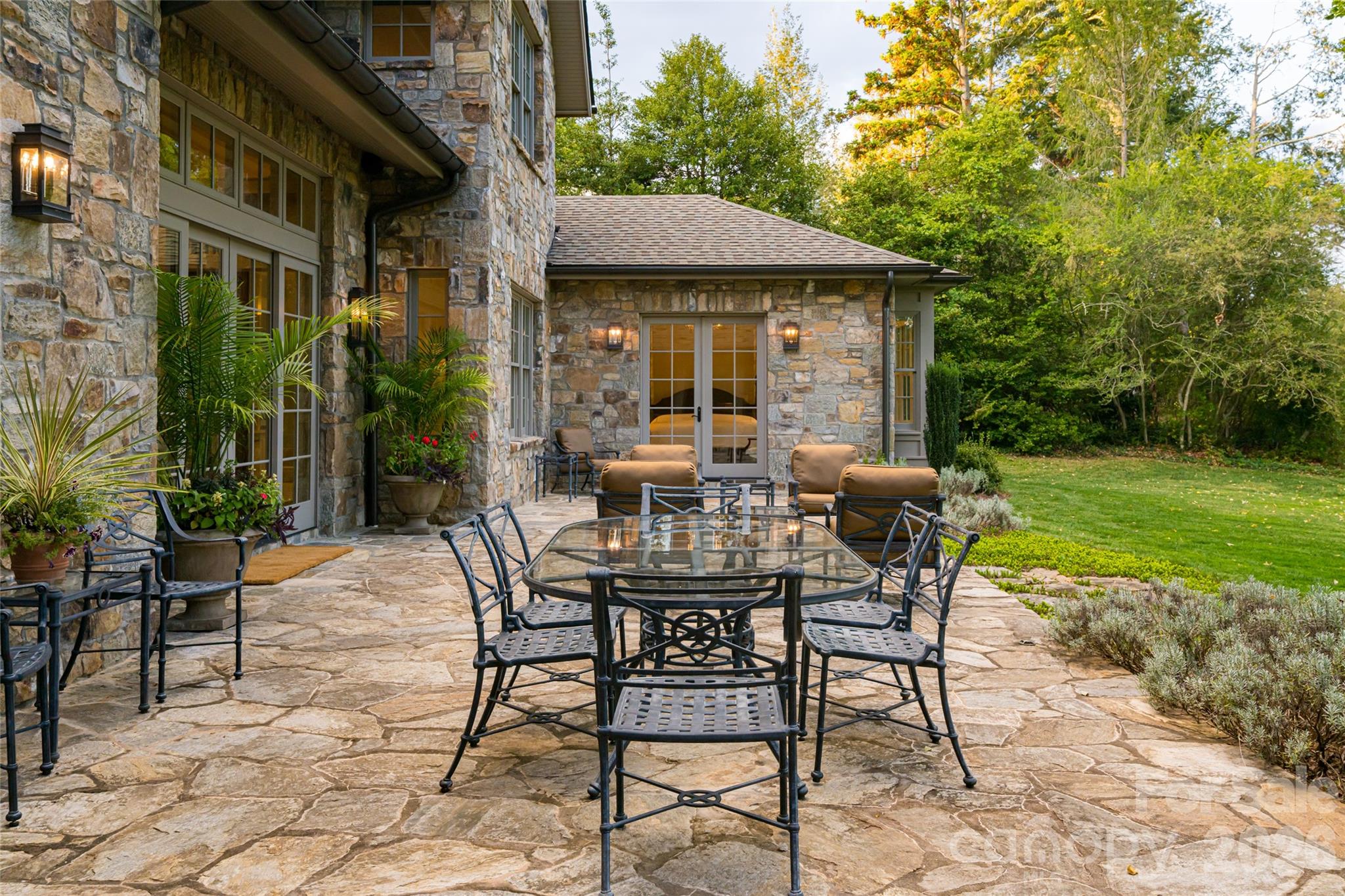 402 Vanderbilt Road — Asheville