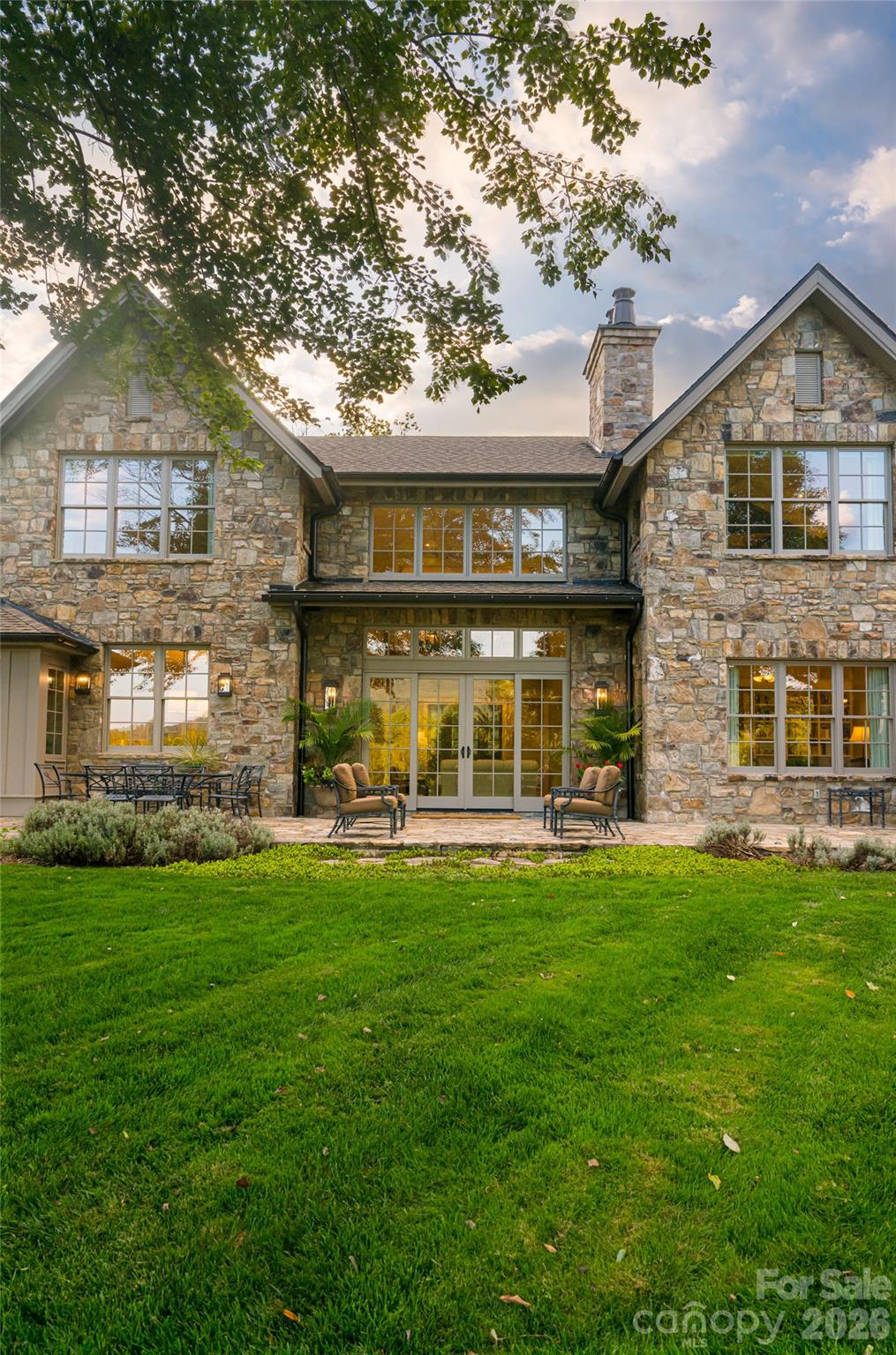 402 Vanderbilt Road — Asheville